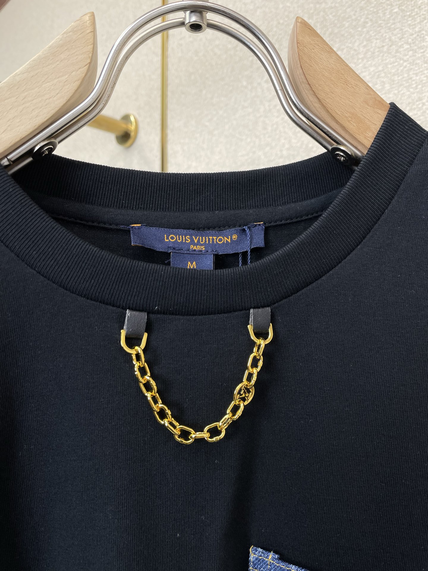 Louis Vuitton路易威登👚砸锅卖铁都要上的新款👚新款女装休闲短袖 高端版本！独特设计 专柜定制面料 透气舒适度
