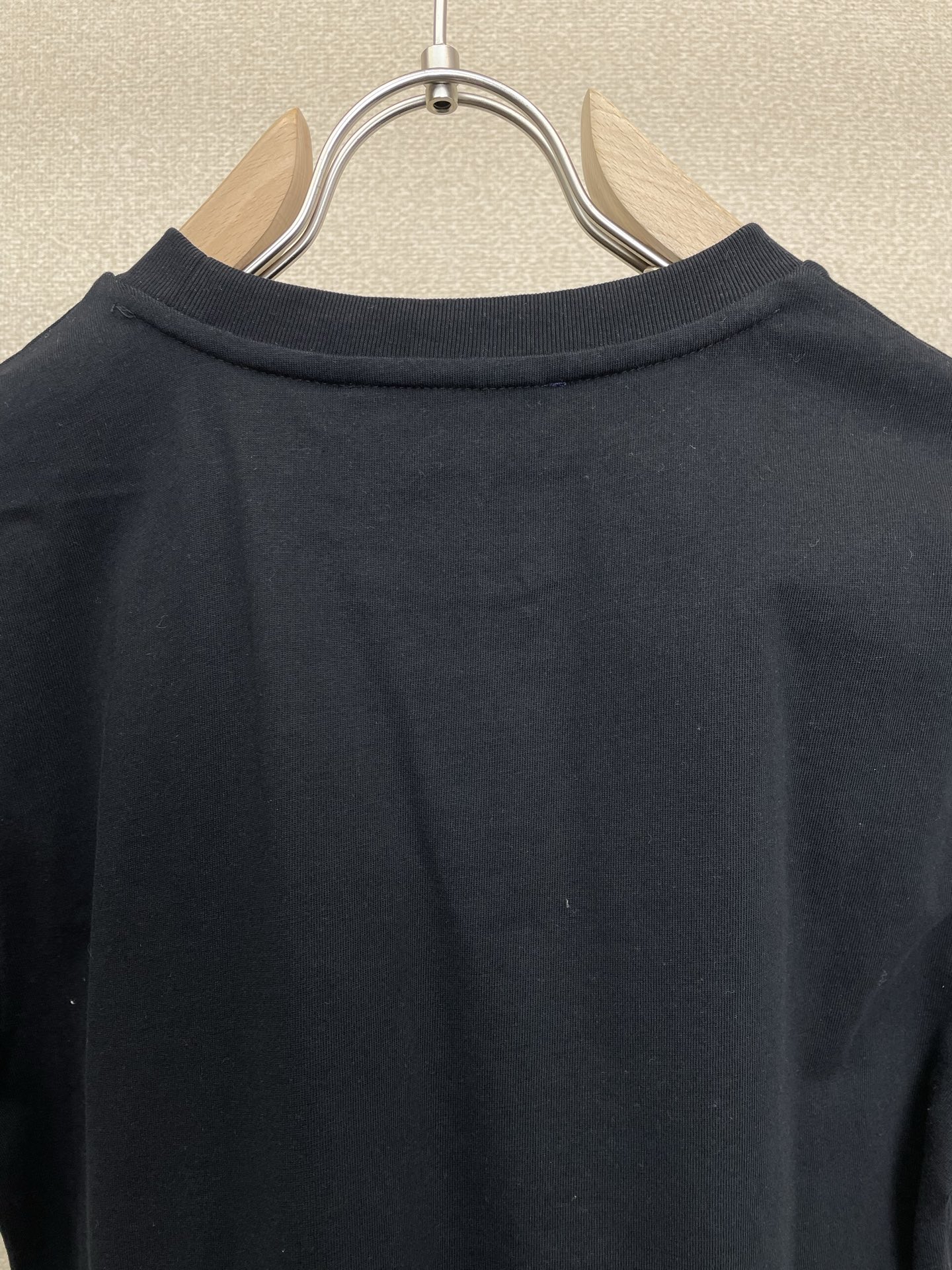 Louis Vuitton路易威登👚砸锅卖铁都要上的新款👚新款女装休闲短袖 高端版本！独特设计 专柜定制面料 透气舒适度