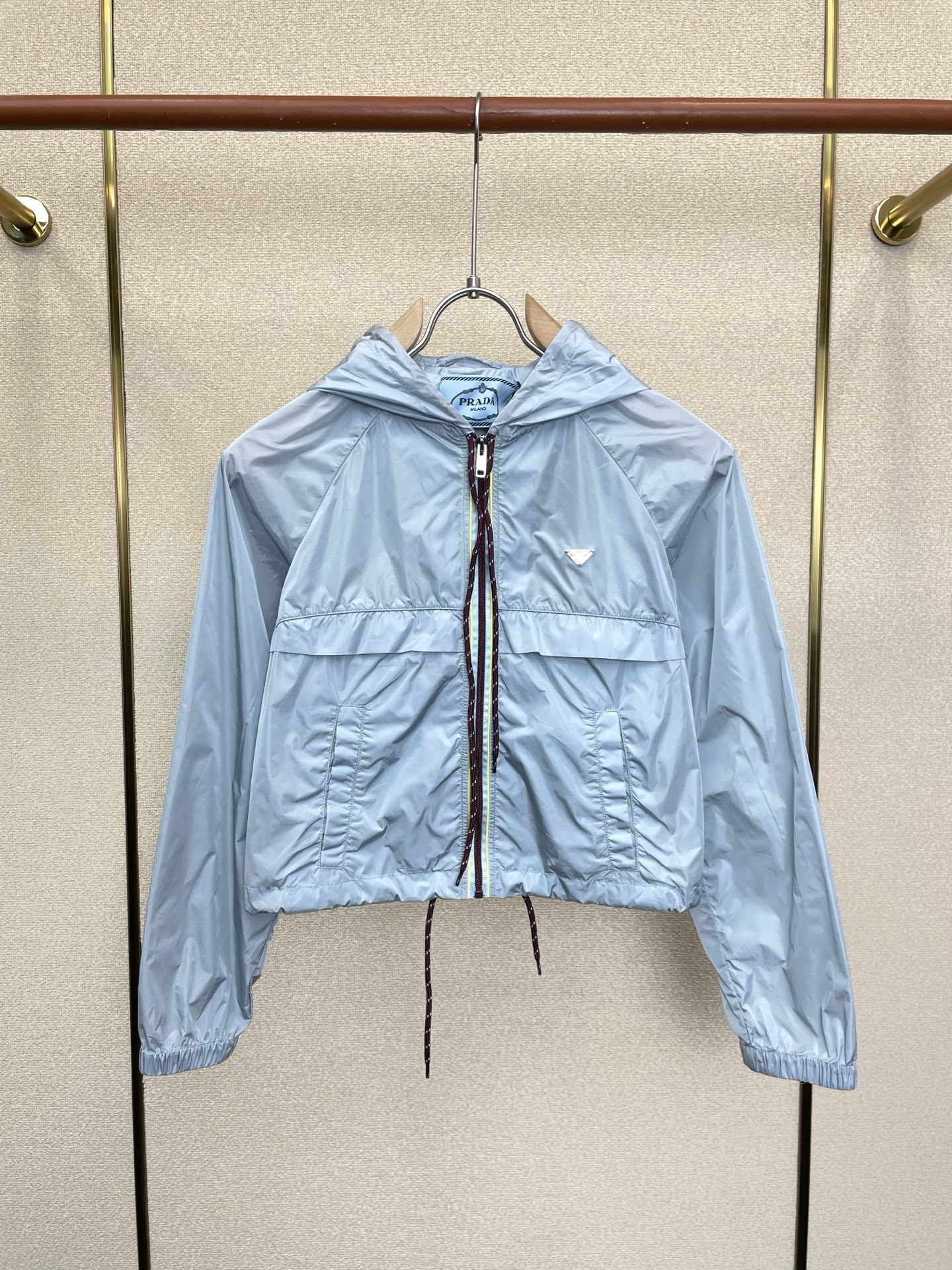 Prada普拉达👚砸锅卖铁都要上的新款👚新款女装休闲防晒夹克 高端版本！独特设计 专柜定制面料 透气舒适度高，细节无可挑