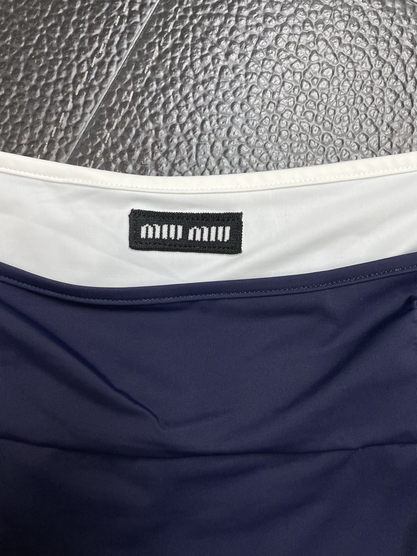 Miumiu谬谬👚砸锅卖铁都要上的新款👚新款女装休闲假两件吊带长裙 高端版本！独特设计 专柜定制面料 透气舒适度高，细节