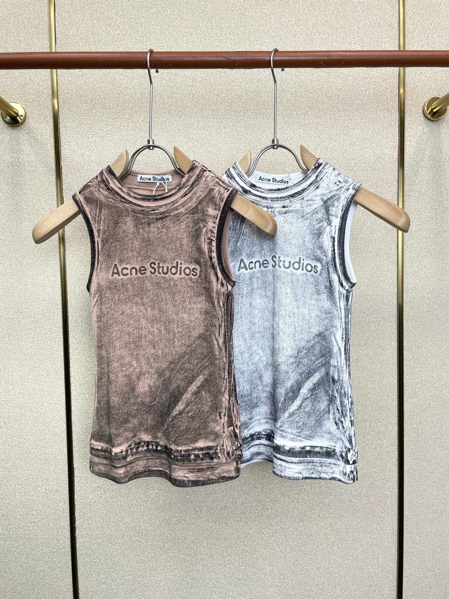 Acne Studios👚砸锅卖铁都要上的新款👚新款女装休闲做旧背心 高端版本！独特设计 专柜定制面料 透气舒适度高，细