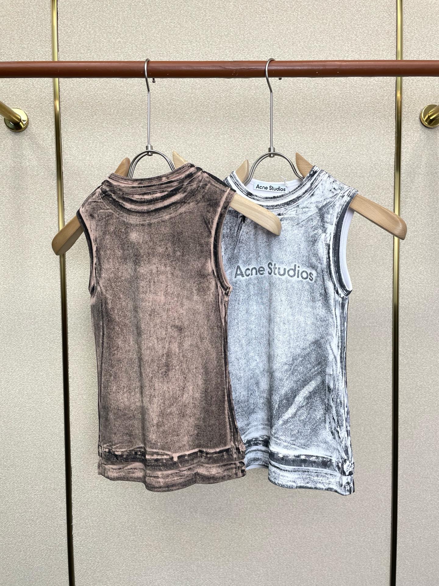 Acne Studios👚砸锅卖铁都要上的新款👚新款女装休闲做旧背心 高端版本！独特设计 专柜定制面料 透气舒适度高，细