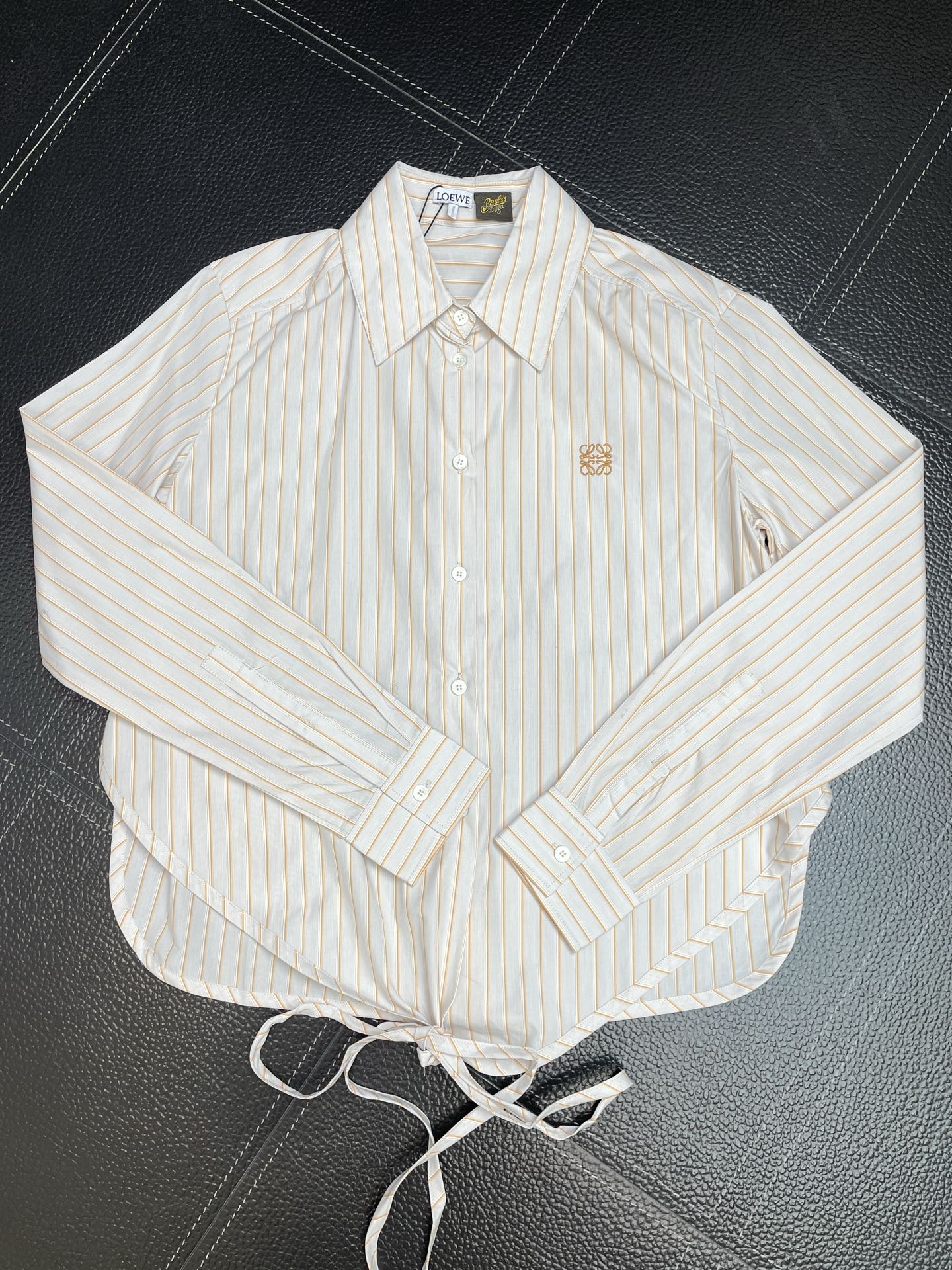 LOEWE罗意威👚砸锅卖铁都要上的新款👚新款女装休闲衬衫 高端版本！独特设计 专柜定制面料 透气舒适度高，细节无可挑剔，