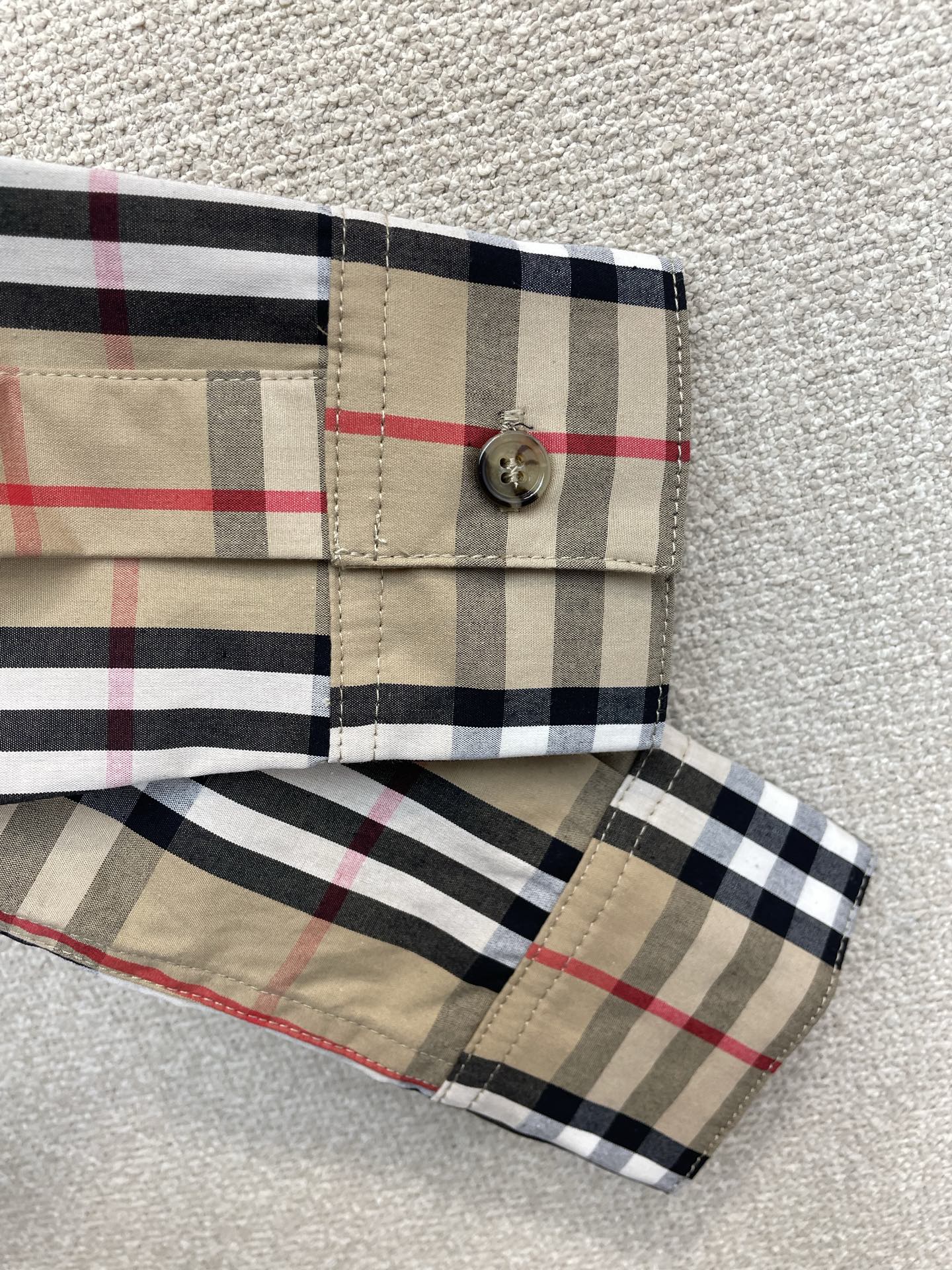 Burberry巴宝莉👚砸锅卖铁都要上的新款👚新款女装休闲经典格子衬衫 高端版本！独特设计 专柜定制面料 透气舒适度高，