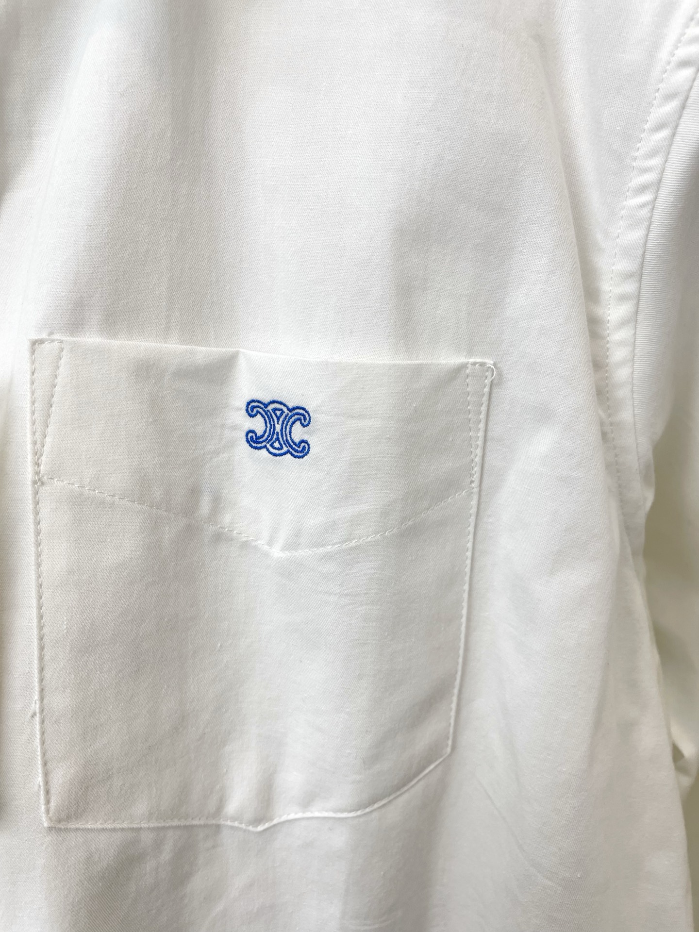 CELINE赛琳👚砸锅卖铁都要上的新款👚新款女装休闲衬衫 高端版本！独特设计 专柜定制面料 透气舒适度高，细节无可挑剔，