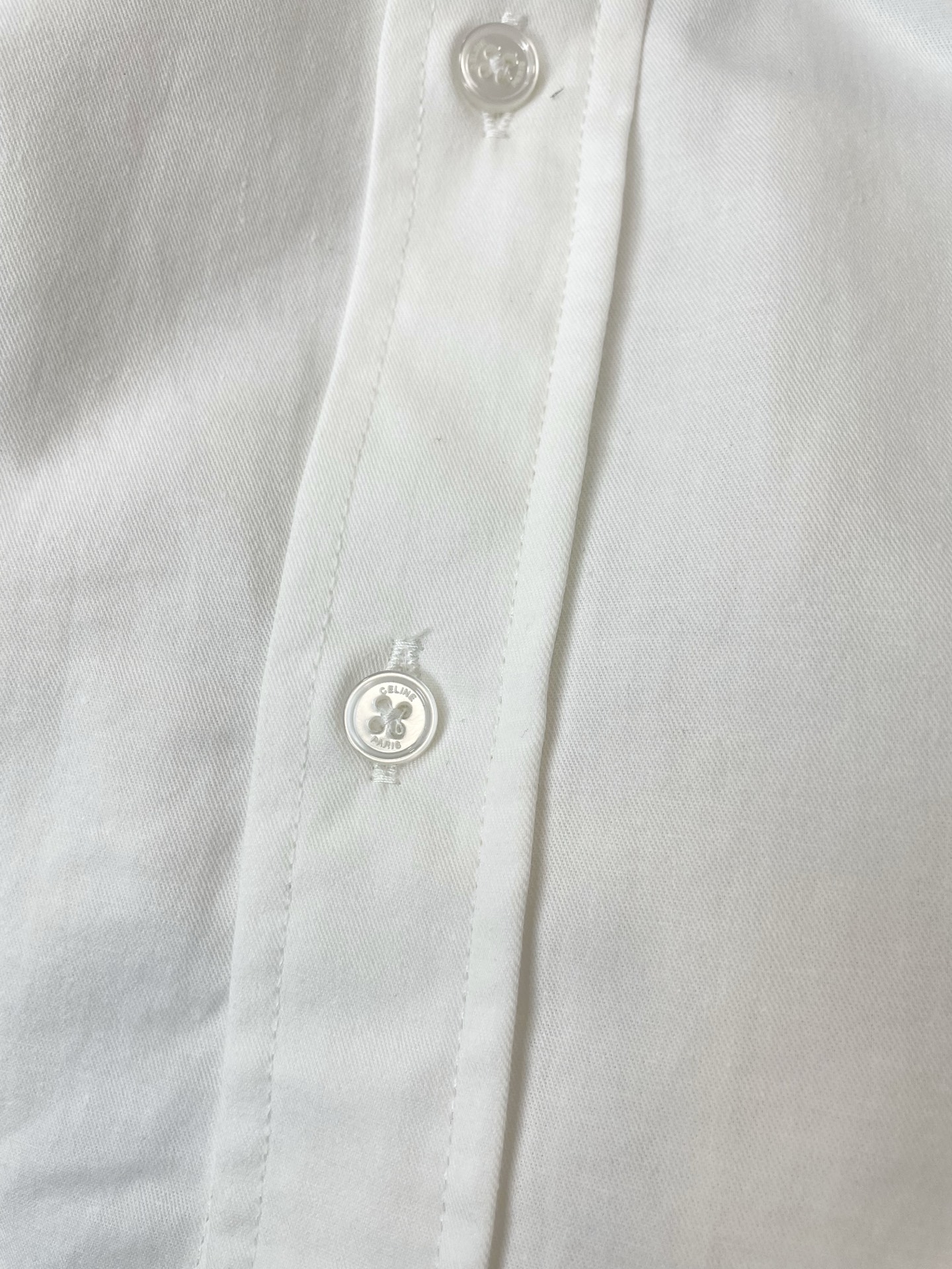 CELINE赛琳👚砸锅卖铁都要上的新款👚新款女装休闲衬衫 高端版本！独特设计 专柜定制面料 透气舒适度高，细节无可挑剔，