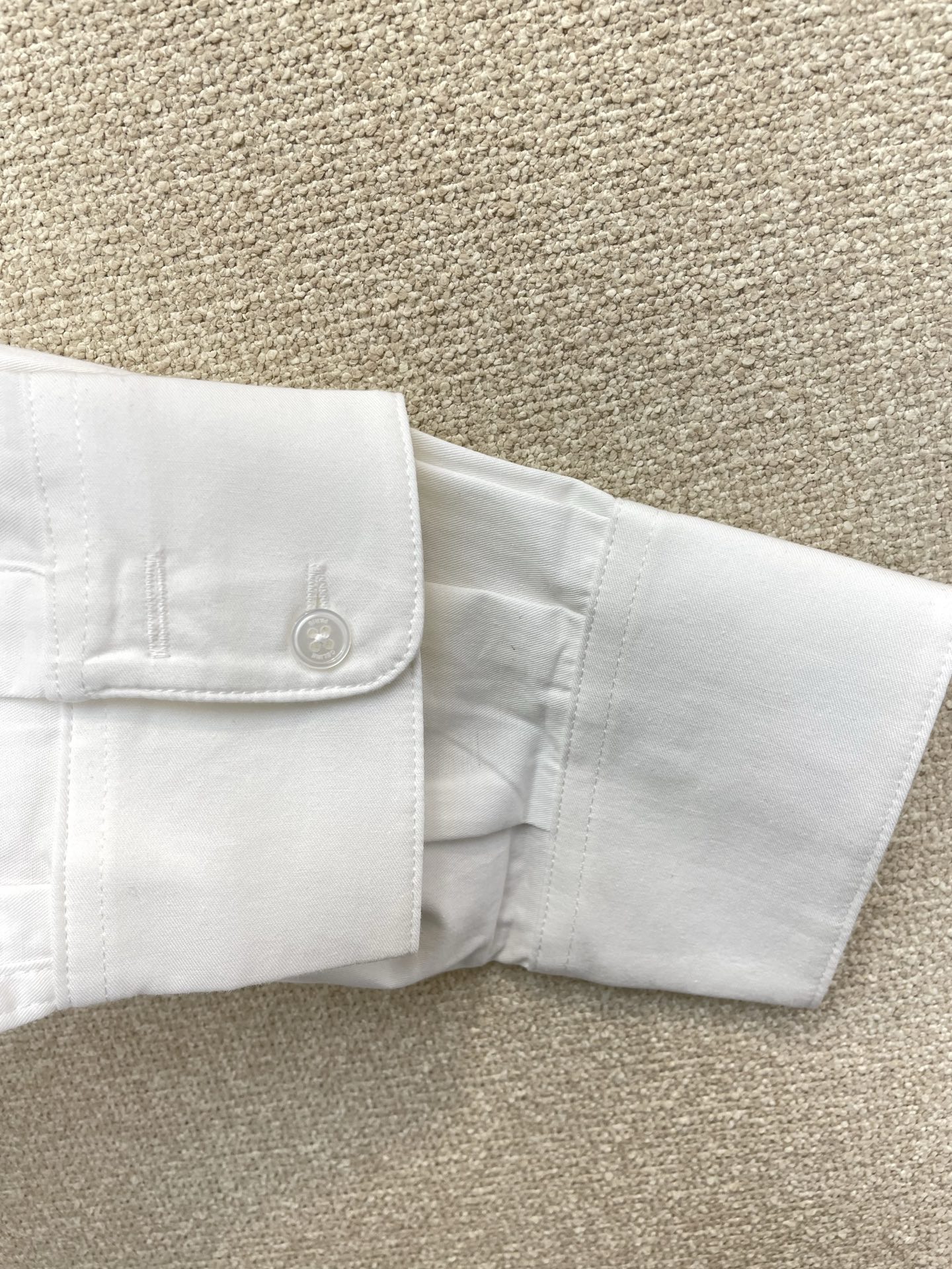 CELINE赛琳👚砸锅卖铁都要上的新款👚新款女装休闲衬衫 高端版本！独特设计 专柜定制面料 透气舒适度高，细节无可挑剔，