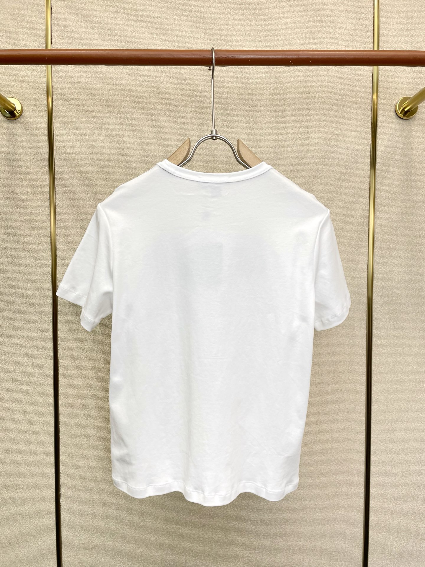 Louis Vuitton路易威登👚砸锅卖铁都要上的新款👚新款女装休闲短袖 高端版本！独特设计 专柜定制面料 透气舒适度