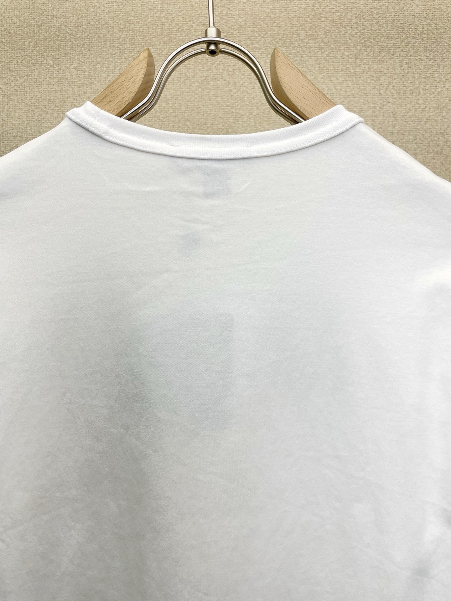 Louis Vuitton路易威登👚砸锅卖铁都要上的新款👚新款女装休闲短袖 高端版本！独特设计 专柜定制面料 透气舒适度