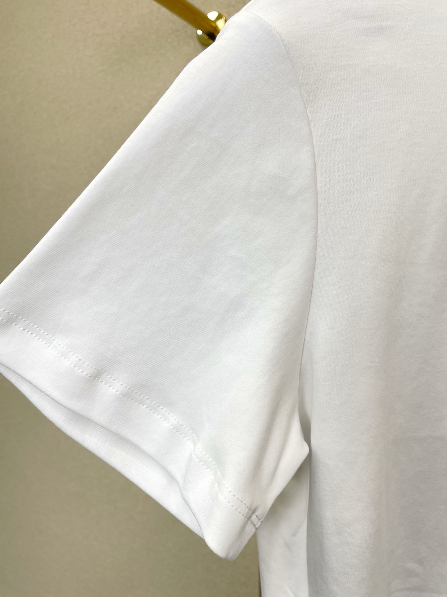 Louis Vuitton路易威登👚砸锅卖铁都要上的新款👚新款女装休闲短袖 高端版本！独特设计 专柜定制面料 透气舒适度