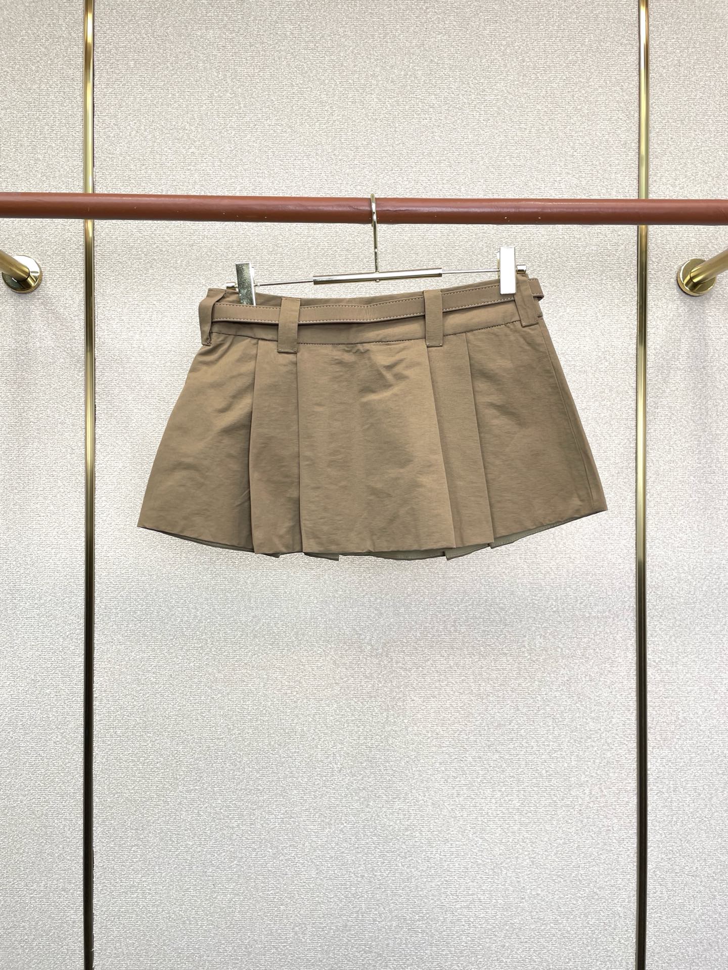 MIUMIU谬谬👗砸锅卖铁都要上的新款👚新款女装休闲百褶裙👗高端版本！独特设计 专柜定制面料 透气舒适度高，细节无可挑剔