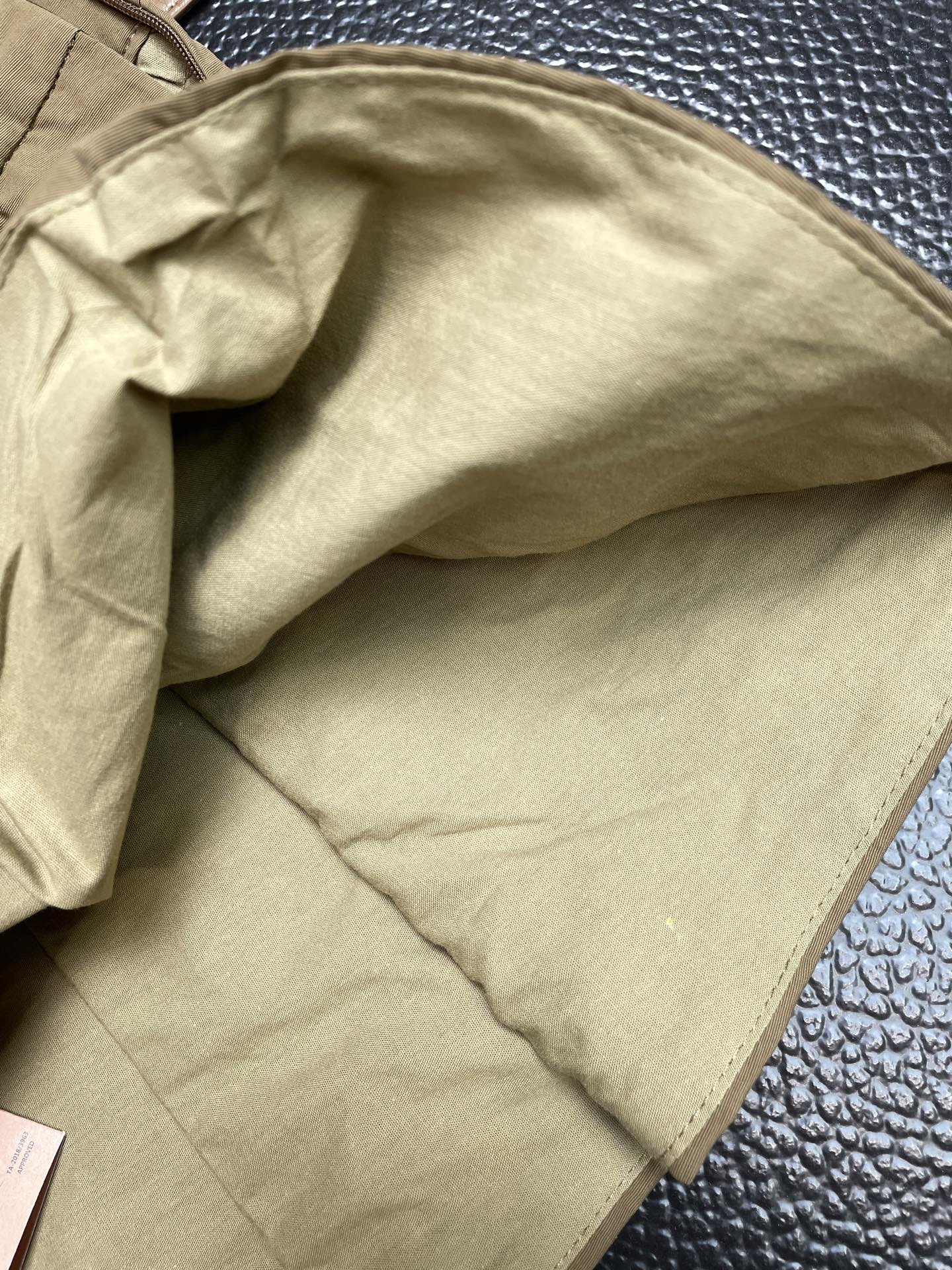 MIUMIU谬谬👗砸锅卖铁都要上的新款👚新款女装休闲百褶裙👗高端版本！独特设计 专柜定制面料 透气舒适度高，细节无可挑剔