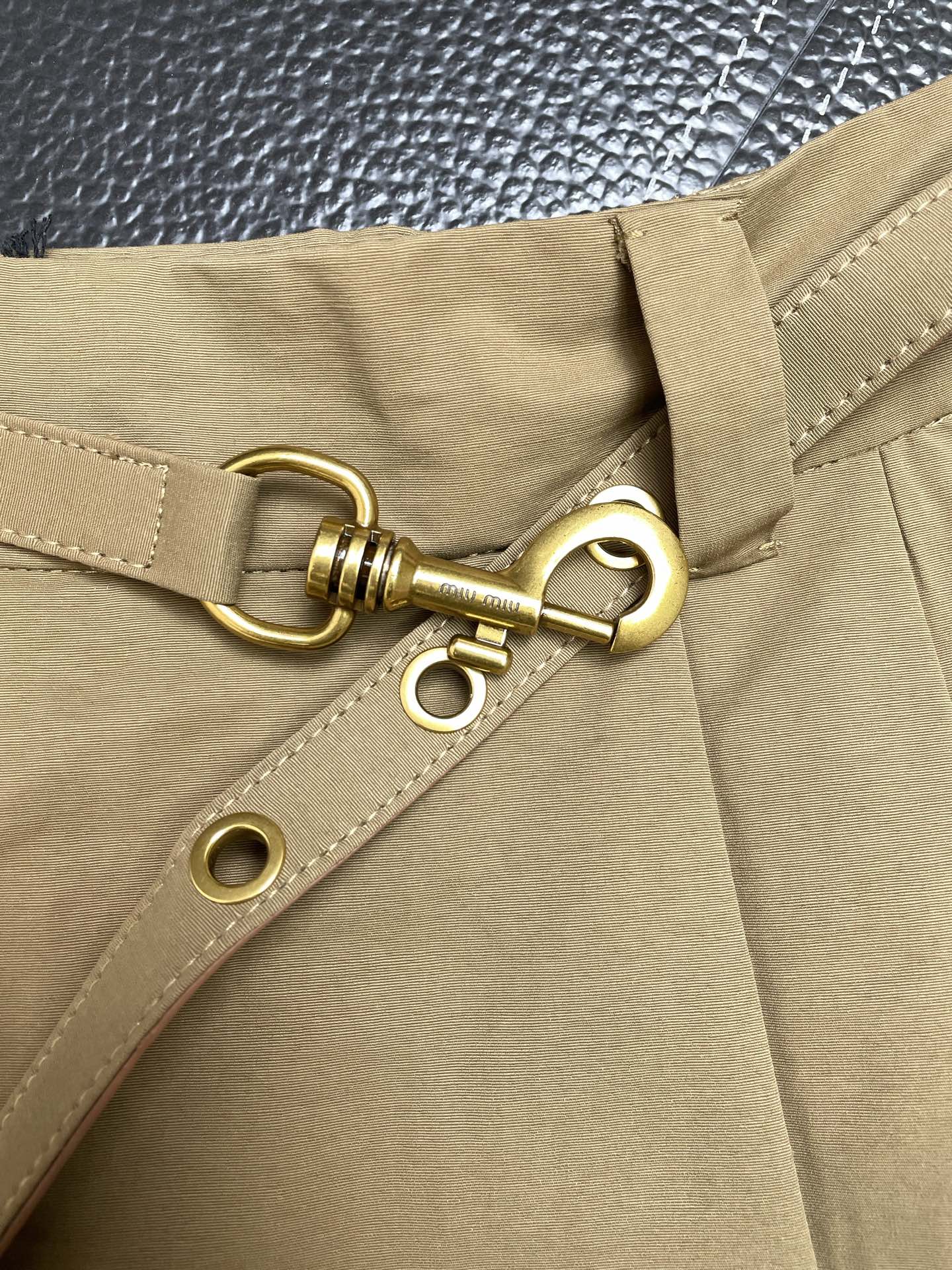 MIUMIU谬谬👗砸锅卖铁都要上的新款👚新款女装休闲百褶裙👗高端版本！独特设计 专柜定制面料 透气舒适度高，细节无可挑剔