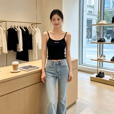 Miumiu谬谬👚砸锅卖铁都要上的新款👚新款女装休闲针织吊带 高端版本!独特设计 专柜定制面料 透气舒适度高,细节无可挑 Miumiu谬谬👚砸锅卖铁都要上的新款👚新款女装休闲针织吊带 高端版本!独特设计 专柜定制面料 透气舒适度高,细节无可挑