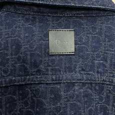 Dior迪奥👚砸锅卖铁都要上的新款👚新款女装休闲牛仔满印外套 高端版本!独特设计 专柜定制面料 透气舒适度高,细节无可挑 Dior迪奥👚砸锅卖铁都要上的新款👚新款女装休闲牛仔满印外套 高端版本!独特设计 专柜定制面料 透气舒适度高,细节无可挑