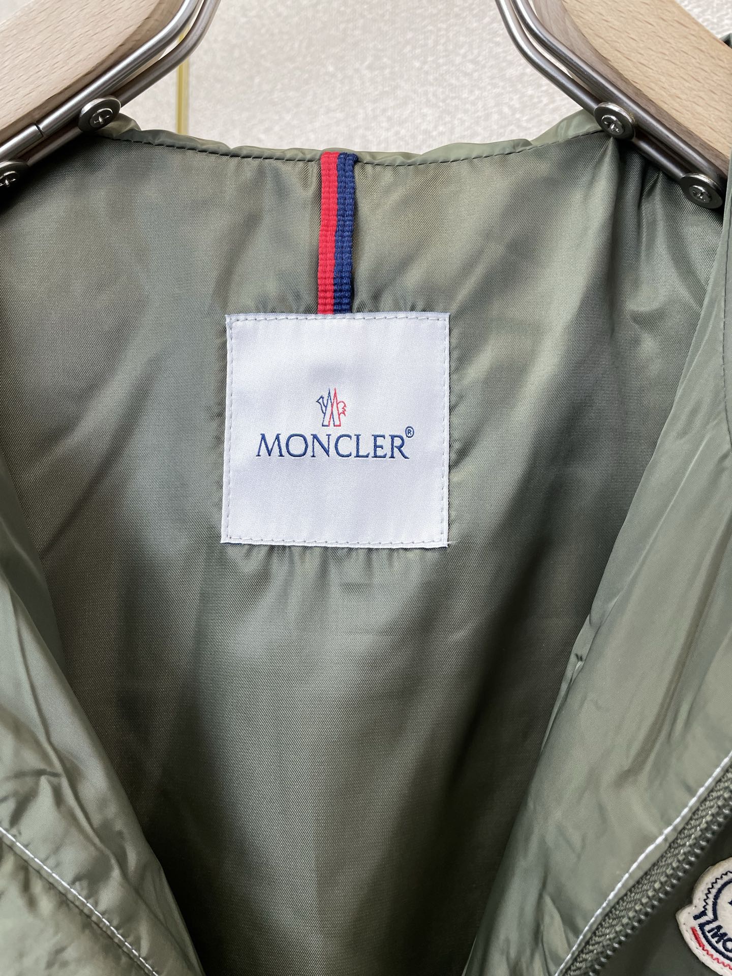 Moncler蒙口💥砸锅卖铁都要上的新款新款原单男士休闲连帽夹克 高端定制 高端版本 时尚百搭爆款⚠️⚠️✨✨进口面料 Moncler蒙口💥砸锅卖铁都要上的新款新款原单男士休闲连帽夹克 高端定制 高端版本 时尚百搭爆款⚠️⚠️✨✨进口面料