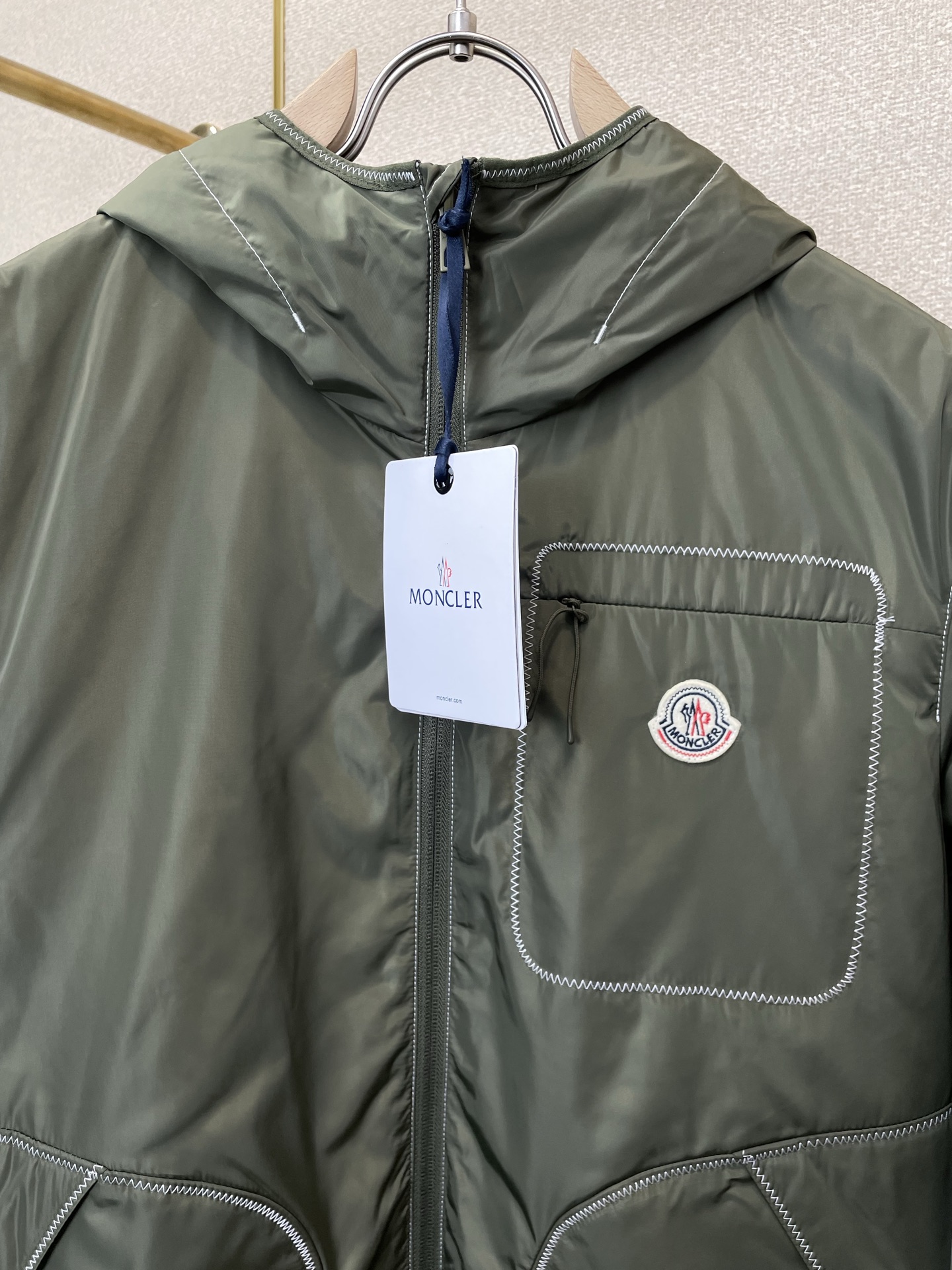 Moncler蒙口💥砸锅卖铁都要上的新款新款原单男士休闲连帽夹克 高端定制 高端版本 时尚百搭爆款⚠️⚠️✨✨进口面料 Moncler蒙口💥砸锅卖铁都要上的新款新款原单男士休闲连帽夹克 高端定制 高端版本 时尚百搭爆款⚠️⚠️✨✨进口面料