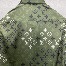 Louis Vuitton路易威登💥砸锅卖铁都要上的新款新款男士休闲衬衫 高端定制 高端版本 时尚百搭爆款⚠️⚠️✨✨进 Louis Vuitton路易威登💥砸锅卖铁都要上的新款新款男士休闲衬衫 高端定制 高端版本 时尚百搭爆款⚠️⚠️✨✨进