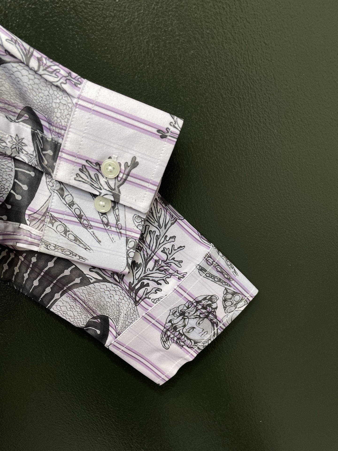Versace范思哲💥砸锅卖铁都要上的新款新款男士休闲衬衫 高端定制 高端版本 时尚百搭爆款⚠️⚠️✨✨进口面料 手感超