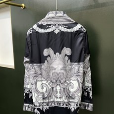 Versace范思哲💥砸锅卖铁都要上的新款新款男士休闲衬衫 高端定制 高端版本 时尚百搭爆款⚠️⚠️✨✨进口面料 手感超 Versace范思哲💥砸锅卖铁都要上的新款新款男士休闲衬衫 高端定制 高端版本 时尚百搭爆款⚠️⚠️✨✨进口面料 手感超