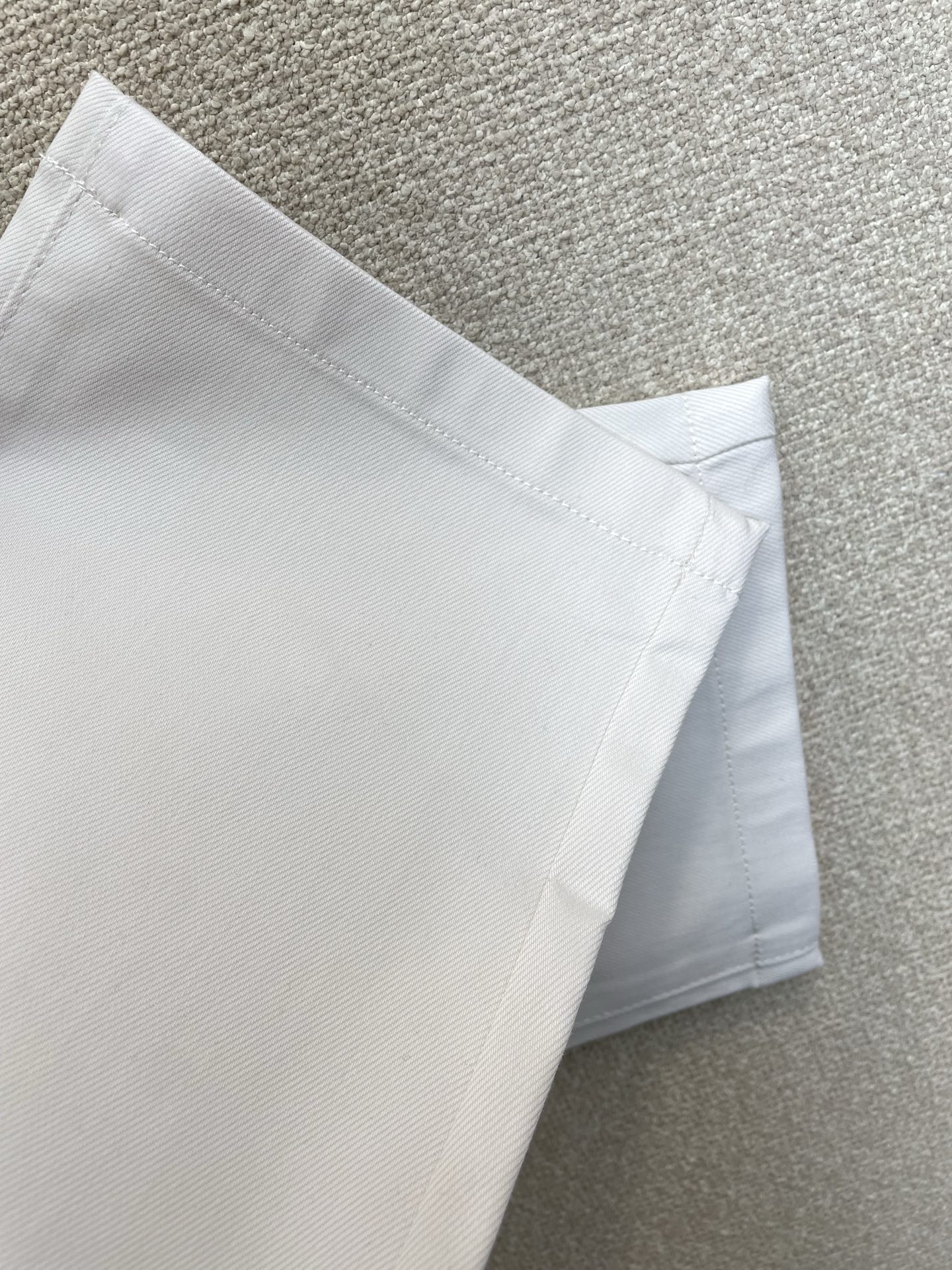 Brioni布里奥尼💥砸锅卖铁都要上的新款新款休闲裤 高端版本！专柜定制面料 透气舒适度高，细节无可挑剔，品牌元素设计理