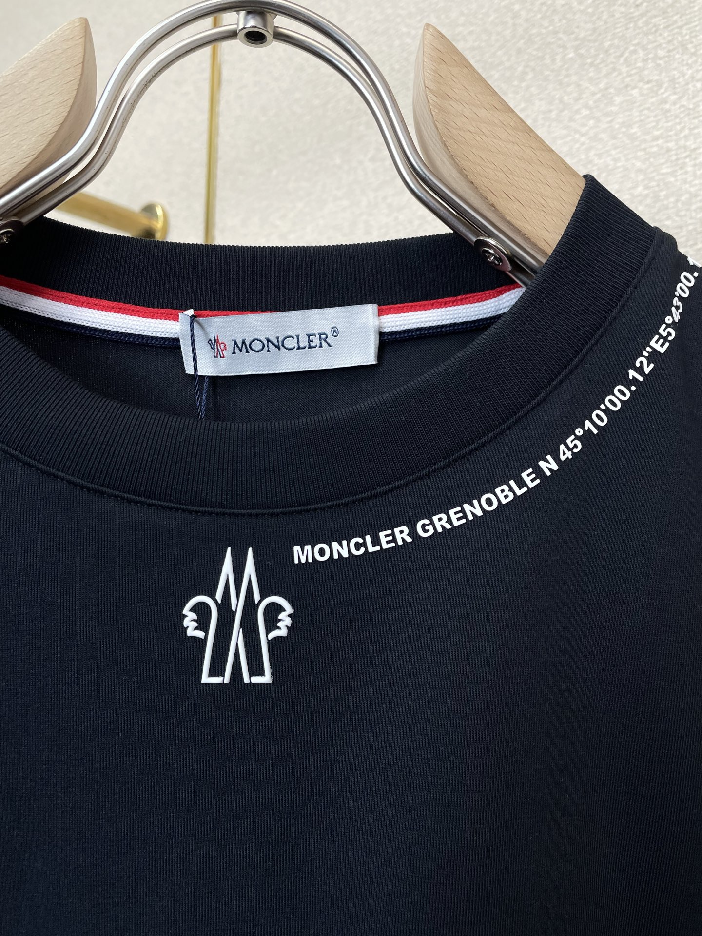 Moncler蒙口💥砸锅卖铁都要上的新款新款原单男士休闲短袖 高端定制 高端版本 时尚百搭爆款⚠️⚠️✨✨进口面料 手感