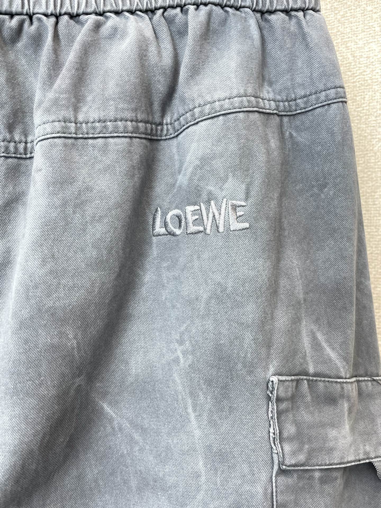 LOEWE罗意威💥砸锅卖铁都要上的新款新款休闲短裤🩳高端版本！专柜定制面料 透气舒适度高，细节无可挑剔，品牌元素设计理念