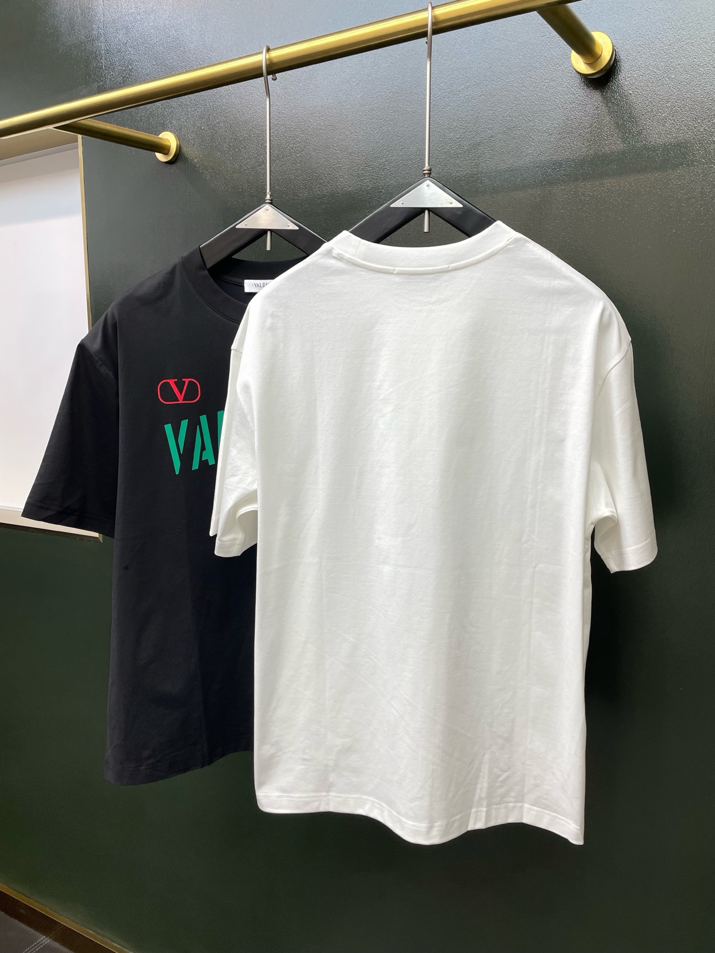 Valentino华伦天奴💥砸锅卖铁都要上的新款新款原单男士休闲短袖 高端定制 高端版本 时尚百搭爆款⚠️⚠️✨✨进口面