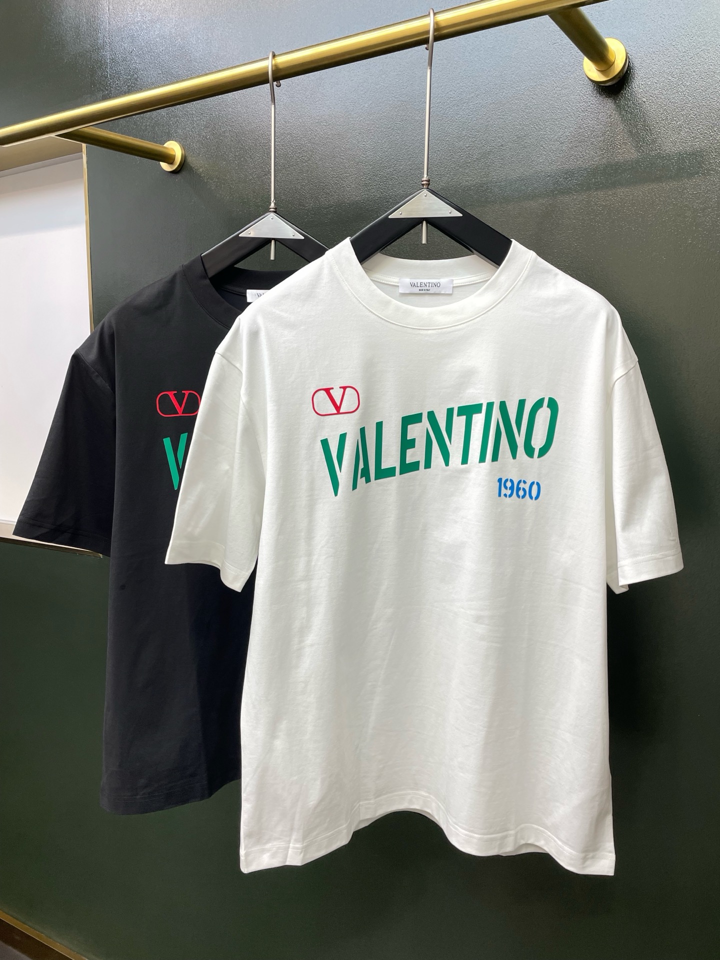 Valentino华伦天奴💥砸锅卖铁都要上的新款新款原单男士休闲短袖 高端定制 高端版本 时尚百搭爆款⚠️⚠️✨✨进口面