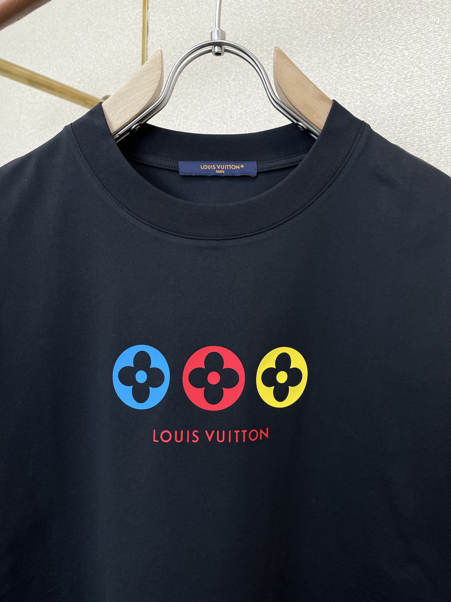 Louis Vuitton路易威登💥砸锅卖铁都要上的新款新款原单男士休闲短袖 高端定制 高端版本 时尚百搭爆款⚠️⚠️✨