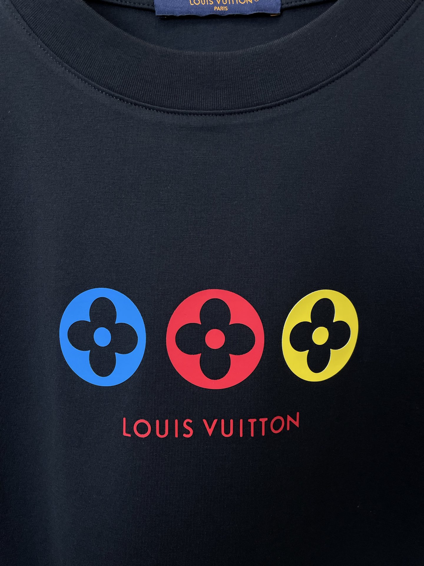 Louis Vuitton路易威登💥砸锅卖铁都要上的新款新款原单男士休闲短袖 高端定制 高端版本 时尚百搭爆款⚠️⚠️✨