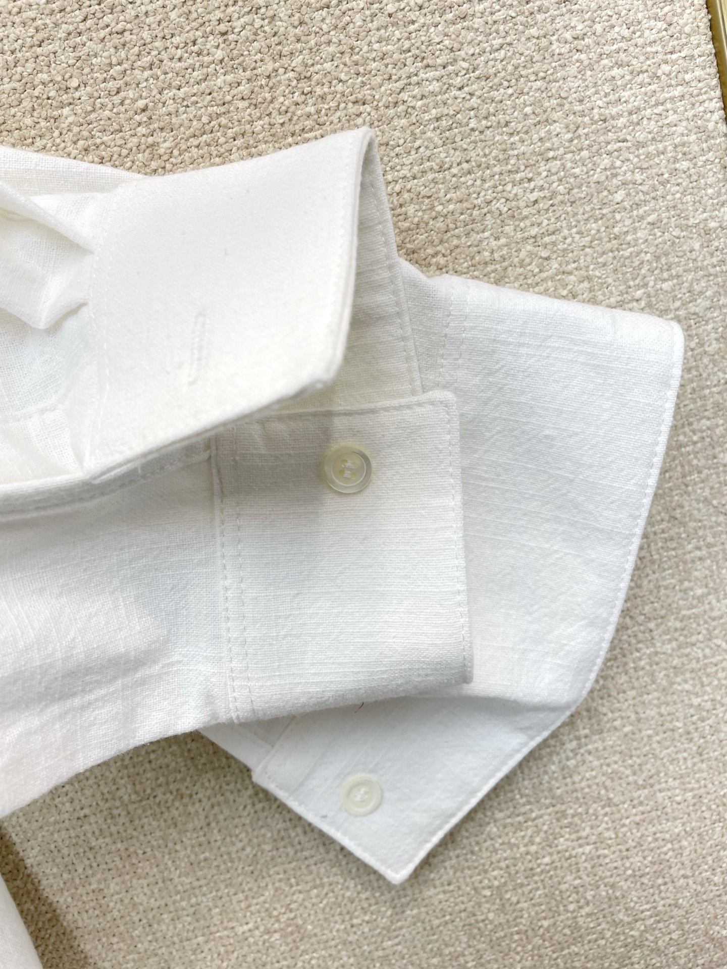 LOEWE罗意威👚砸锅卖铁都要上的新款👚新款女装休闲长袖 高端版本！独特设计 专柜定制面料 透气舒适度高，细节无可挑剔，