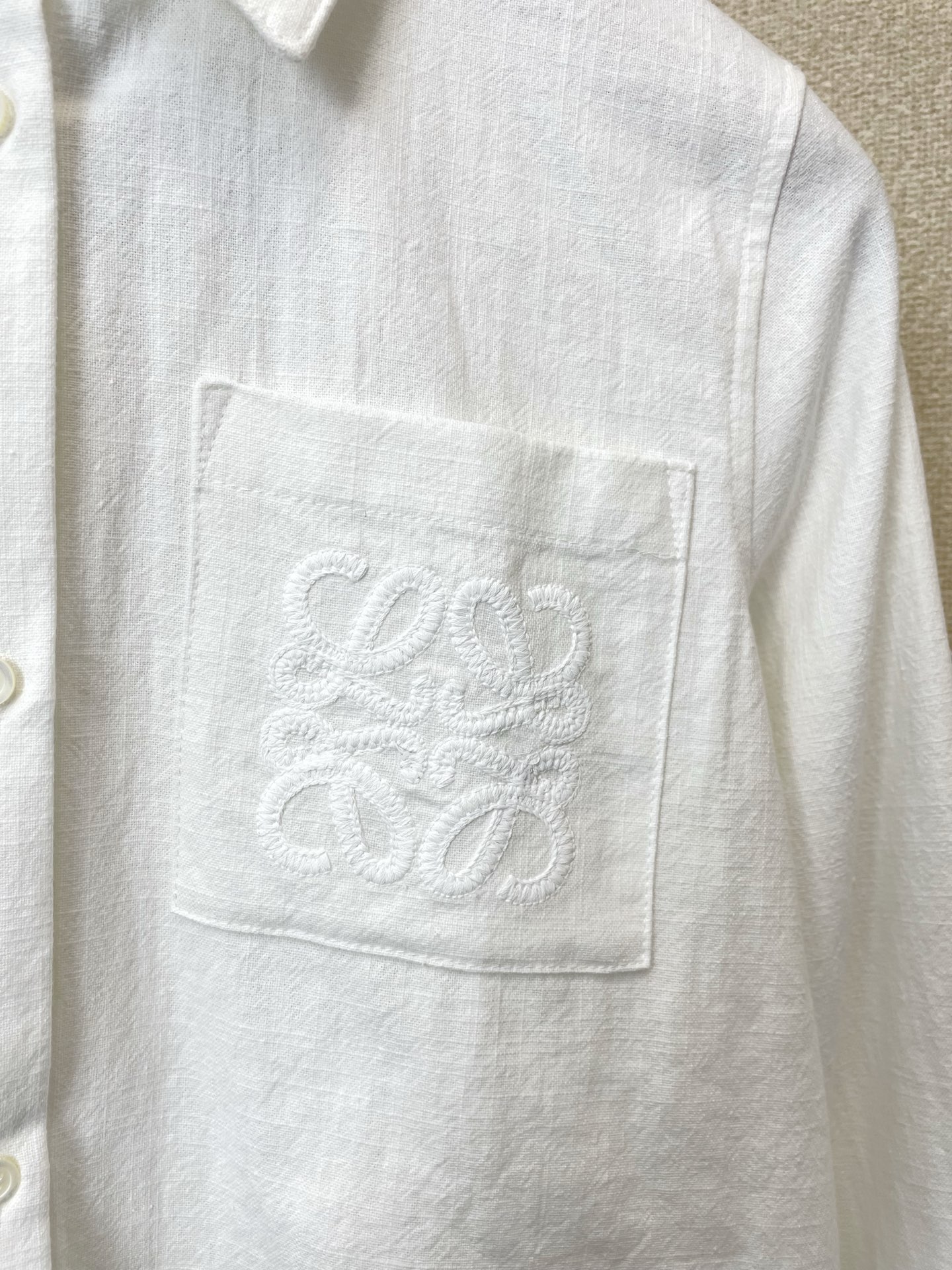 LOEWE罗意威👚砸锅卖铁都要上的新款👚新款女装休闲长袖 高端版本！独特设计 专柜定制面料 透气舒适度高，细节无可挑剔，