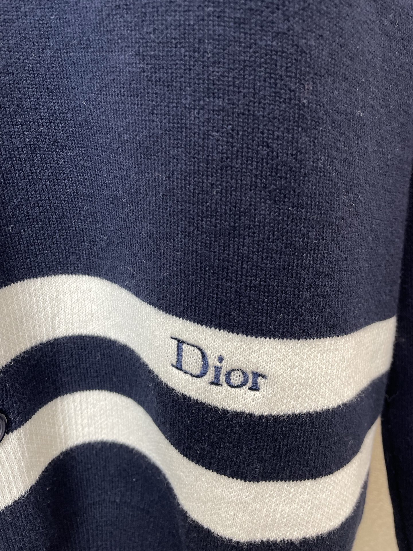 Dior迪奥💥砸锅卖铁都要上的新款最新时尚针织衫 经典设计感与颜值爆棚的外套，品质更是无法挑剔品控可以直接入手，不容过错