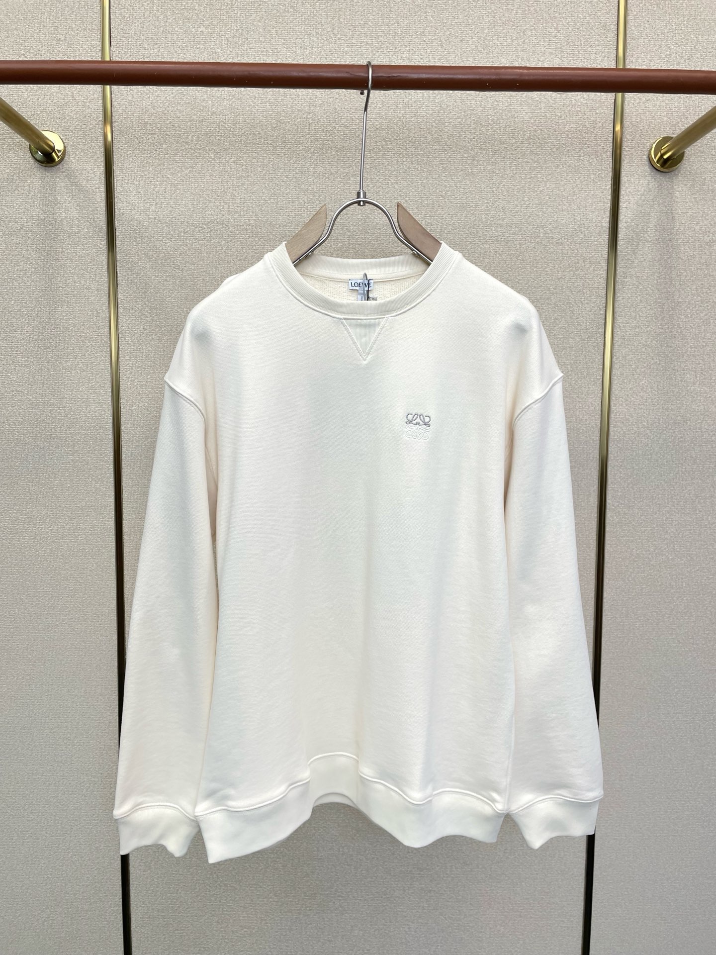 NO:955198,.LOEWE's new style sweatshirt jacket is the same style at the counter. It is breathable, comfortable and casual!  Full of high-end feel!  The details are exquisite and high-end, and the workmanship is impeccable!  The original high-end is very high-end!  The fabric is soft, delicate and comfortable, moisture-absorbent, quick-drying and breathable, neat and stylish. Size S-XL, loewe, loewe, hoodie, sweatshirts, jackets & coats,19860909.LOEWE罗意威砸锅卖铁都要上的新款新款专柜同款卫衣外套 透气舒适休闲！高级感满满！细节精致高档,做工无可挑剔！原版高端很显高级！面料柔软细腻舒适 吸湿速干透气,利落有型.码数S-XL,,loewe,loewe,hoodie,sweatshirts,jackets & coats,,Men's clothing