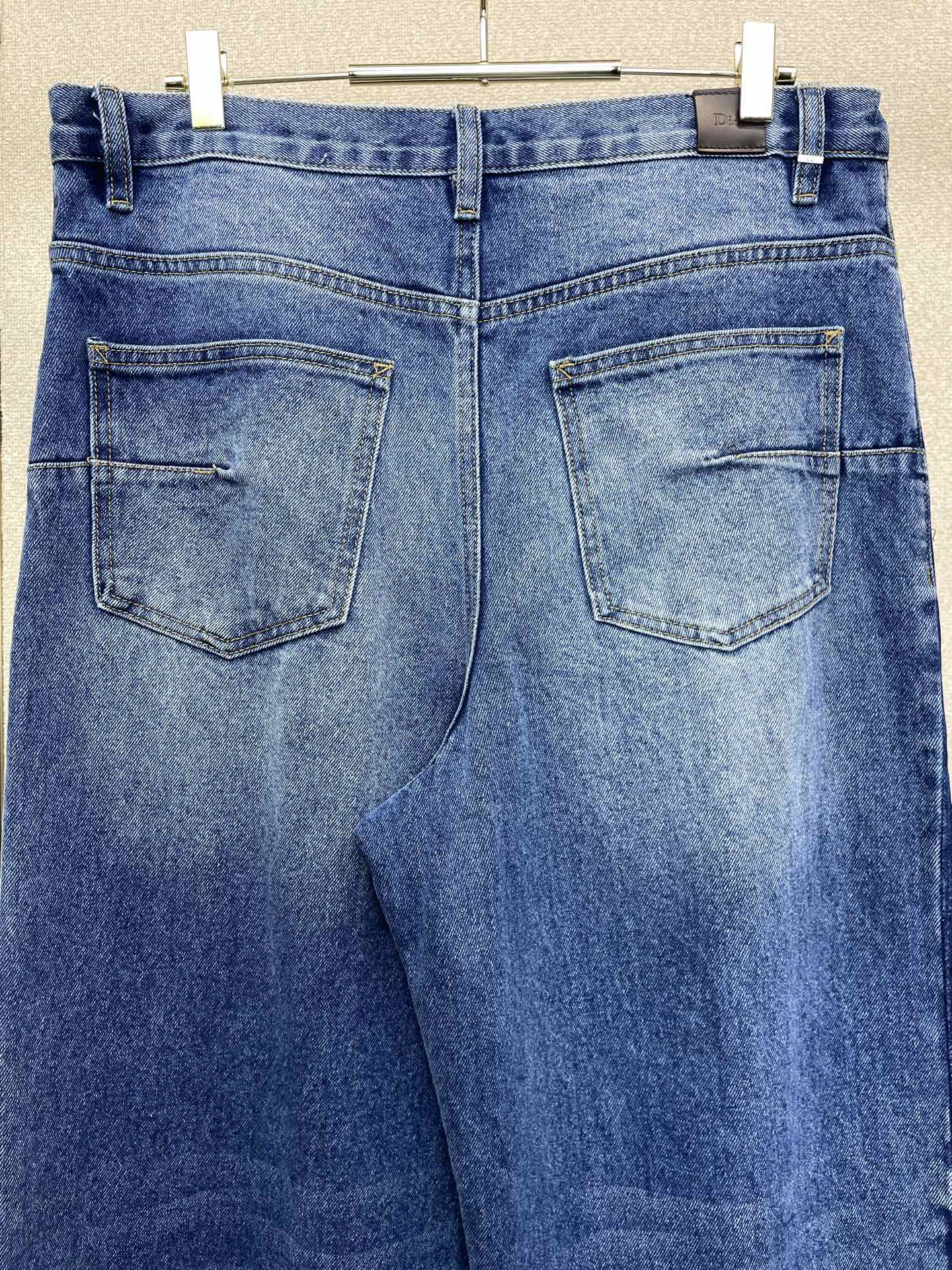 Dior迪💥砸锅卖铁都要上的新款新款牛仔裤 侧边条纹提花logo牛仔裤👖高端定制！专柜定制面料 透气舒适度高，细节无可挑