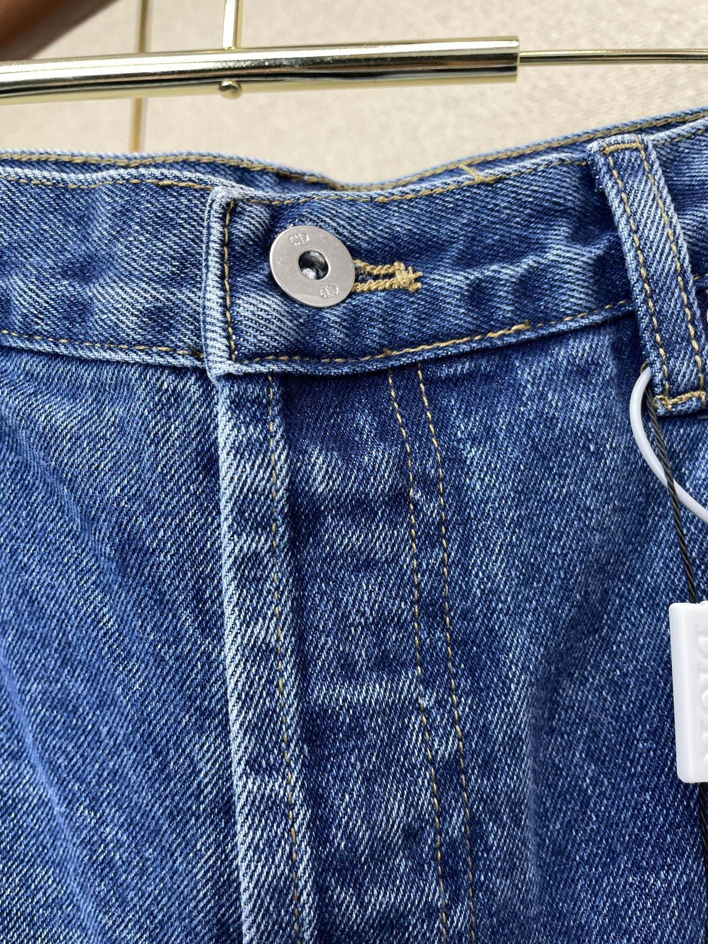 Dior迪💥砸锅卖铁都要上的新款新款牛仔裤 侧边条纹提花logo牛仔裤👖高端定制！专柜定制面料 透气舒适度高，细节无可挑