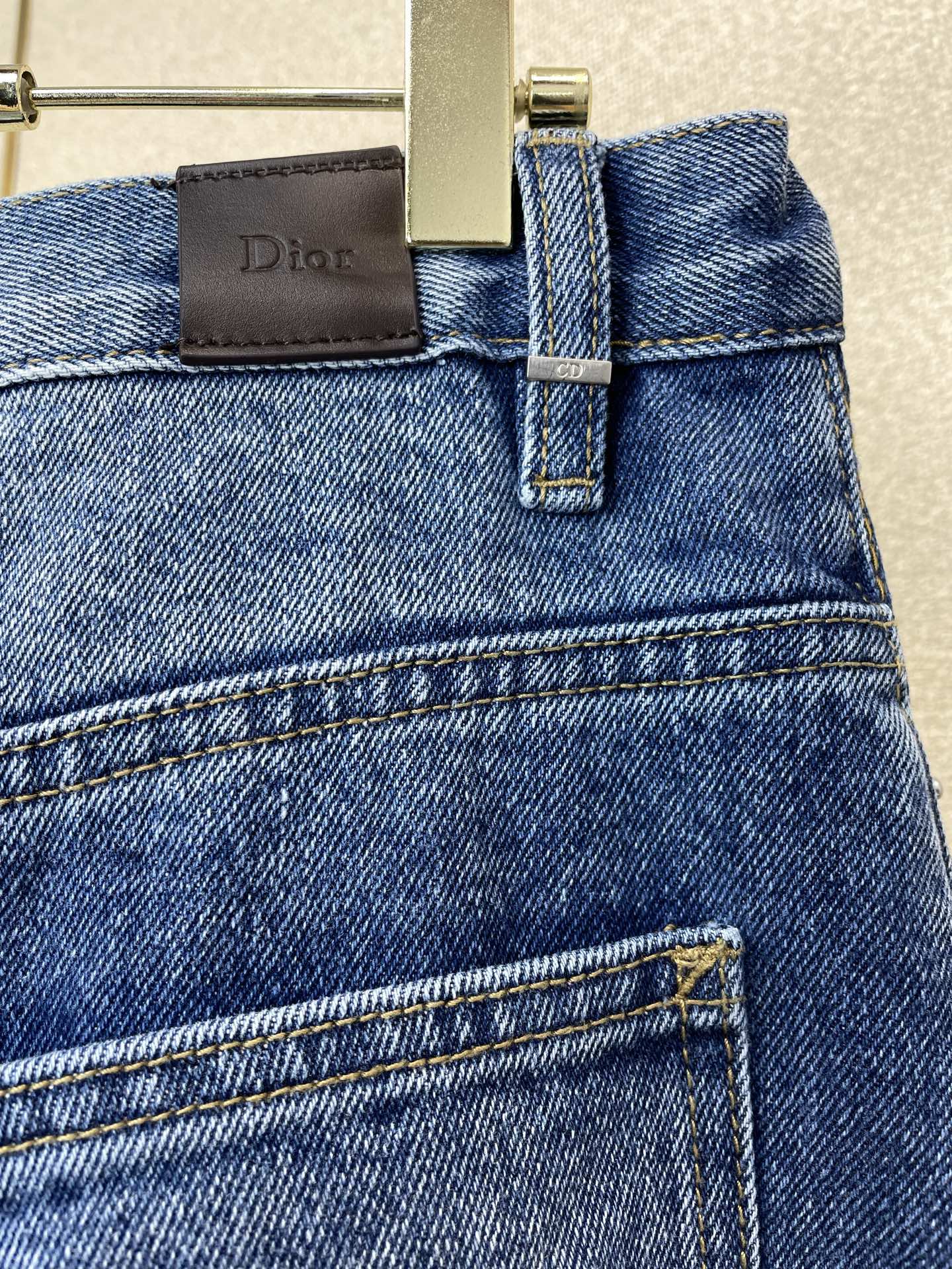 Dior迪💥砸锅卖铁都要上的新款新款牛仔裤 侧边条纹提花logo牛仔裤👖高端定制！专柜定制面料 透气舒适度高，细节无可挑