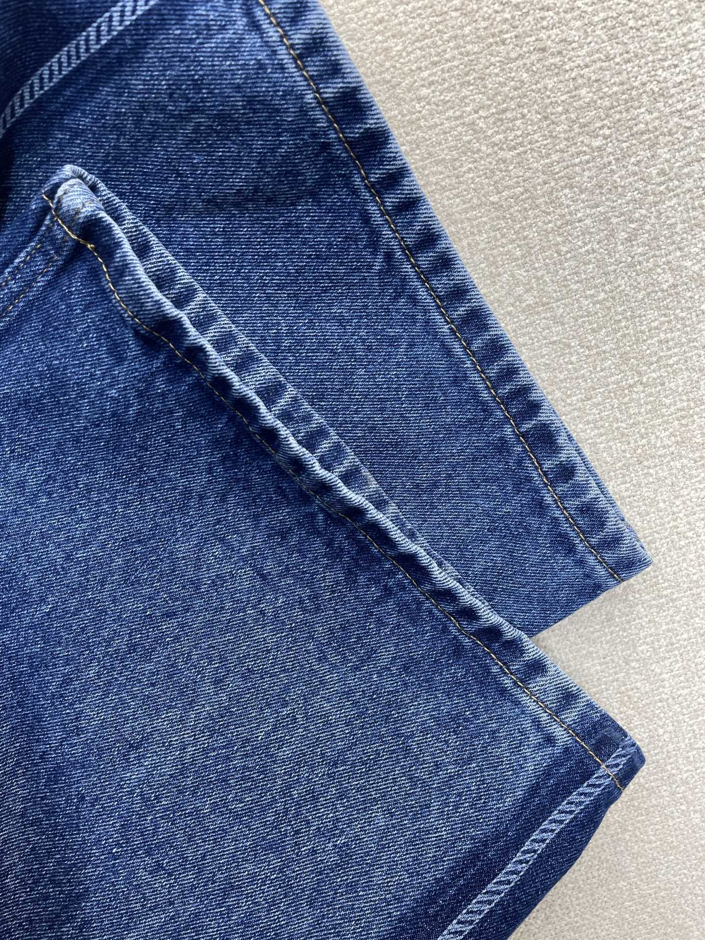 Dior迪💥砸锅卖铁都要上的新款新款牛仔裤 侧边条纹提花logo牛仔裤👖高端定制！专柜定制面料 透气舒适度高，细节无可挑