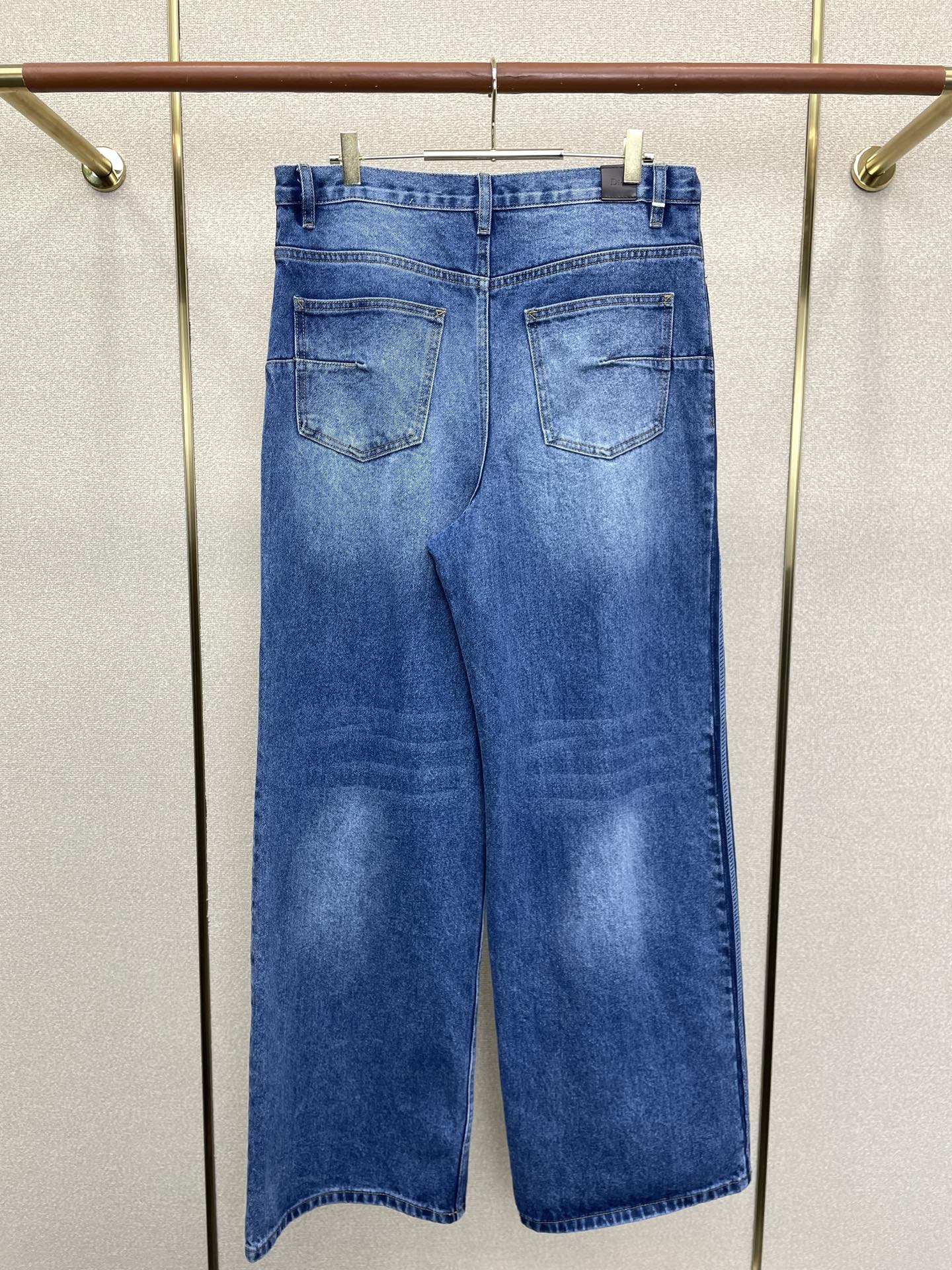 Dior迪💥砸锅卖铁都要上的新款新款牛仔裤 侧边条纹提花logo牛仔裤👖高端定制！专柜定制面料 透气舒适度高，细节无可挑
