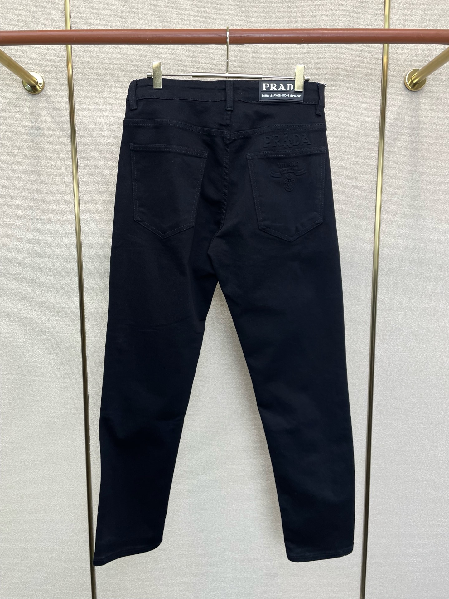 Prada普拉达💥砸锅卖铁都要上的新款新款休闲牛仔裤👖高端版本！专柜定制面料 透气舒适度高，细节无可挑剔，品牌元素设计理