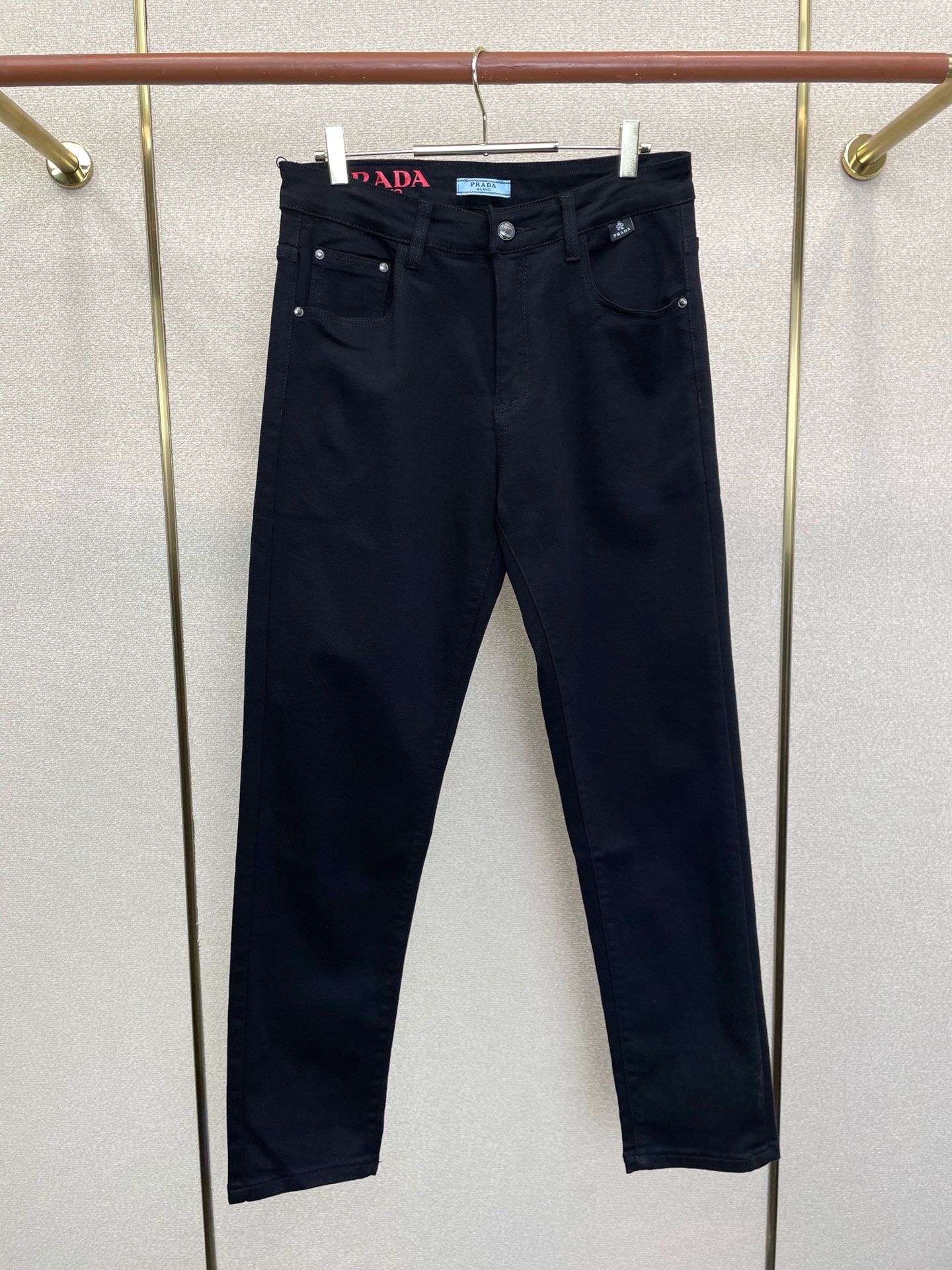 Prada普拉达💥砸锅卖铁都要上的新款新款休闲牛仔裤👖高端版本！专柜定制面料 透气舒适度高，细节无可挑剔，品牌元素设计理