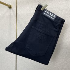 Prada普拉达💥砸锅卖铁都要上的新款新款休闲牛仔裤👖高端版本!专柜定制面料 透气舒适度高,细节无可挑剔,品牌元素设计理 Prada普拉达💥砸锅卖铁都要上的新款新款休闲牛仔裤👖高端版本!专柜定制面料 透气舒适度高,细节无可挑剔,品牌元素设计理