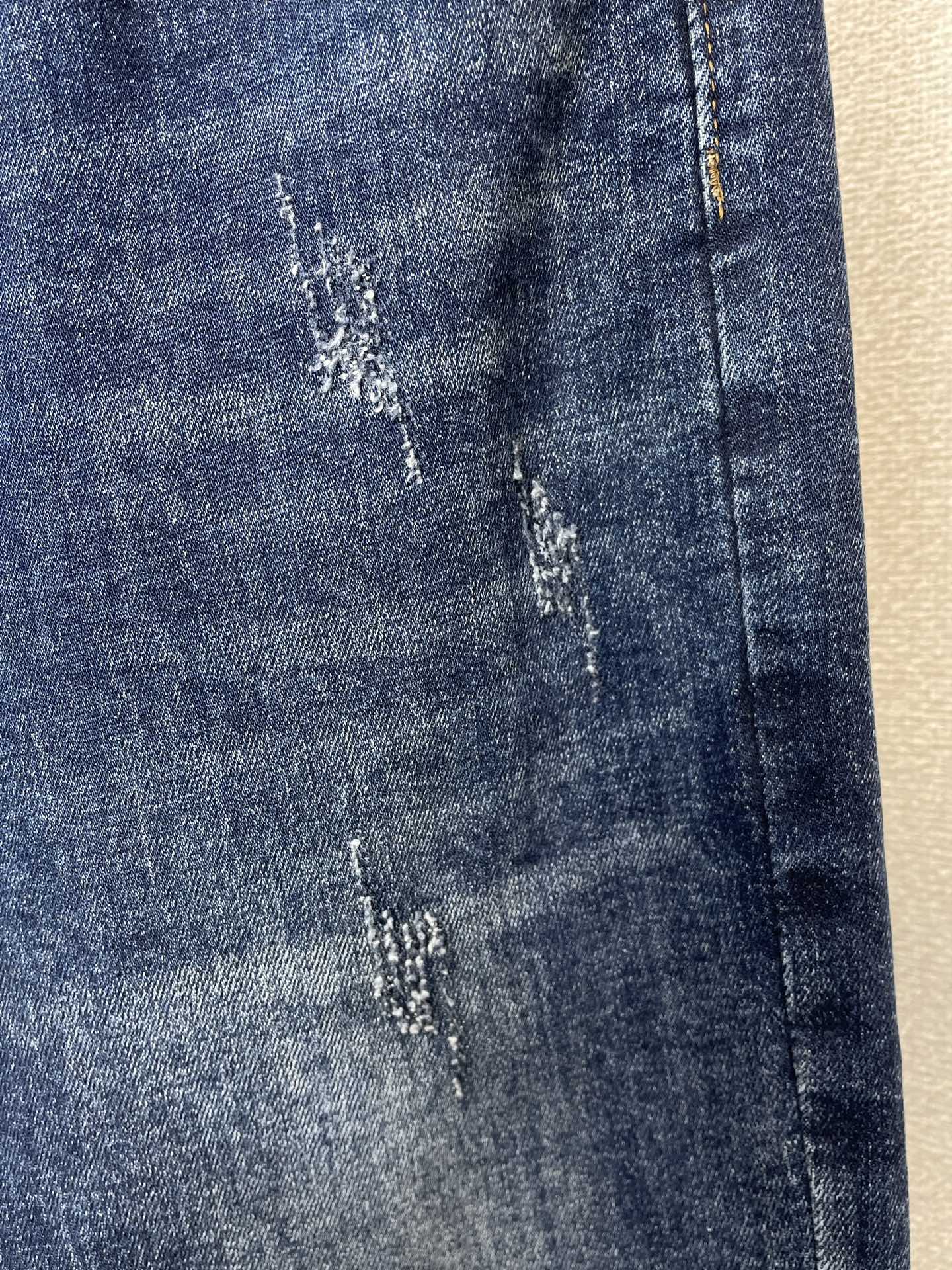 Prada普拉达💥砸锅卖铁都要上的新款新款休闲牛仔裤👖高端版本！专柜定制面料 透气舒适度高，细节无可挑剔，品牌元素设计理