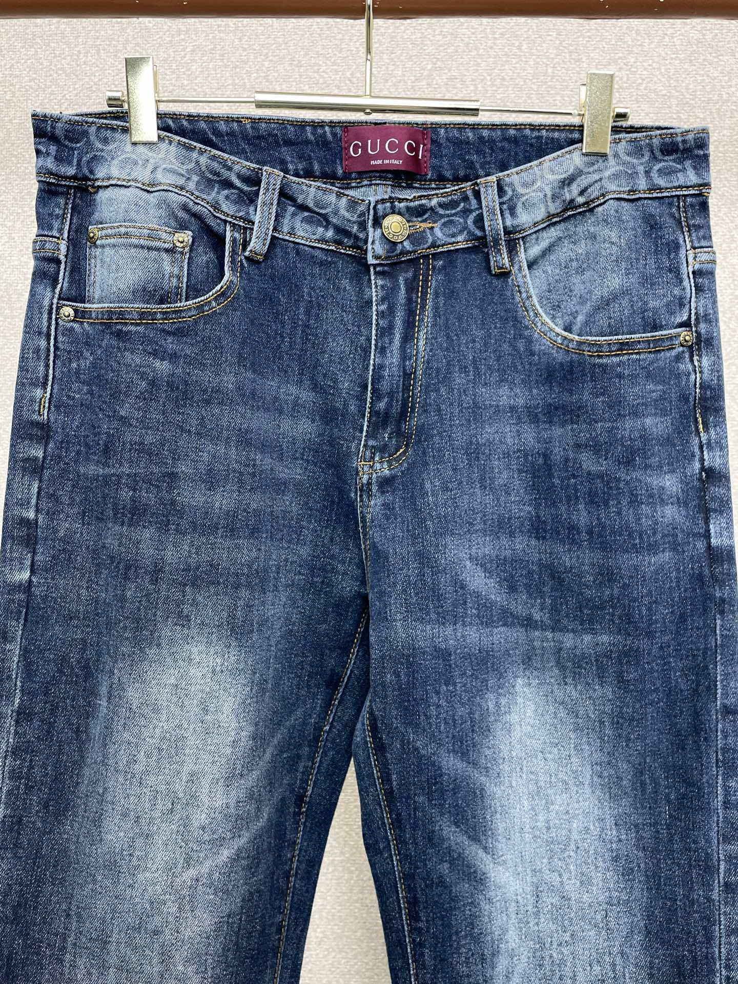 Gucci古驰💥砸锅卖铁都要上的新款新款休闲牛仔裤👖高端版本！专柜定制面料 透气舒适度高，细节无可挑剔，品牌元素设计理念