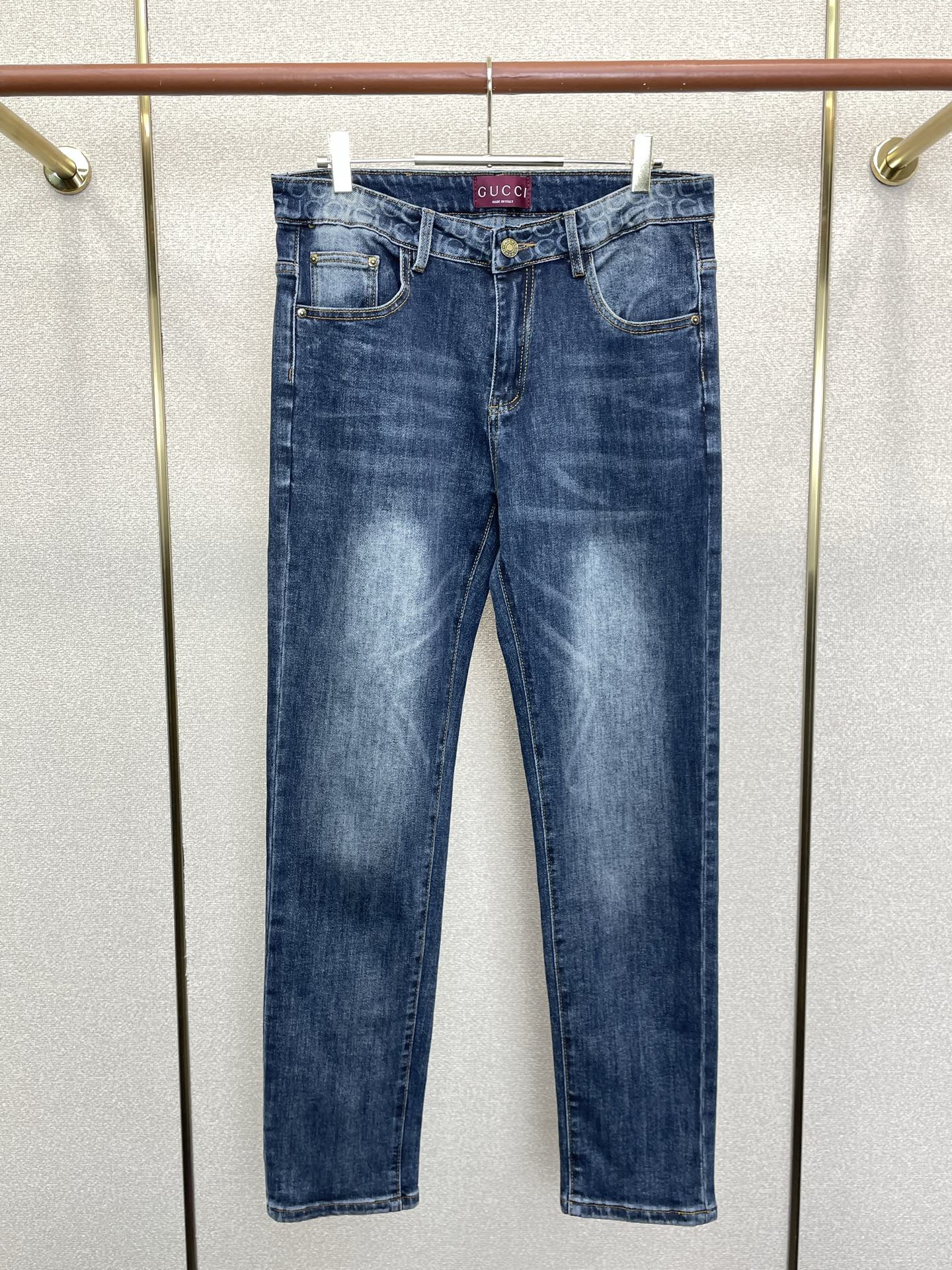Gucci古驰💥砸锅卖铁都要上的新款新款休闲牛仔裤👖高端版本！专柜定制面料 透气舒适度高，细节无可挑剔，品牌元素设计理念
