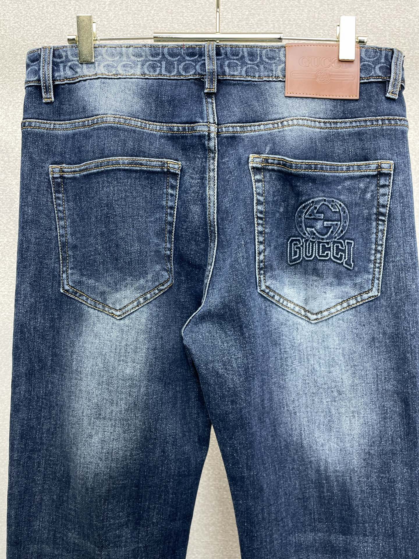 Gucci古驰💥砸锅卖铁都要上的新款新款休闲牛仔裤👖高端版本！专柜定制面料 透气舒适度高，细节无可挑剔，品牌元素设计理念