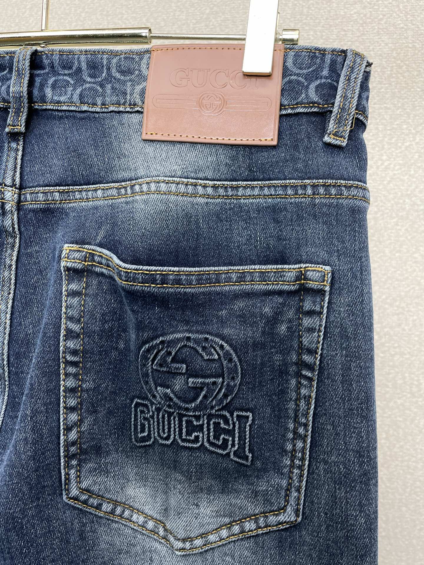 Gucci古驰💥砸锅卖铁都要上的新款新款休闲牛仔裤👖高端版本！专柜定制面料 透气舒适度高，细节无可挑剔，品牌元素设计理念