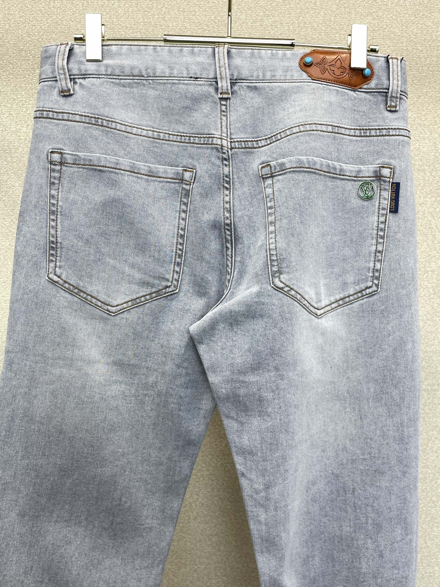Louis Vuitton路易威登💥砸锅卖铁都要上的新款新款休闲牛仔裤👖高端版本！专柜定制面料 透气舒适度高，细节无可挑