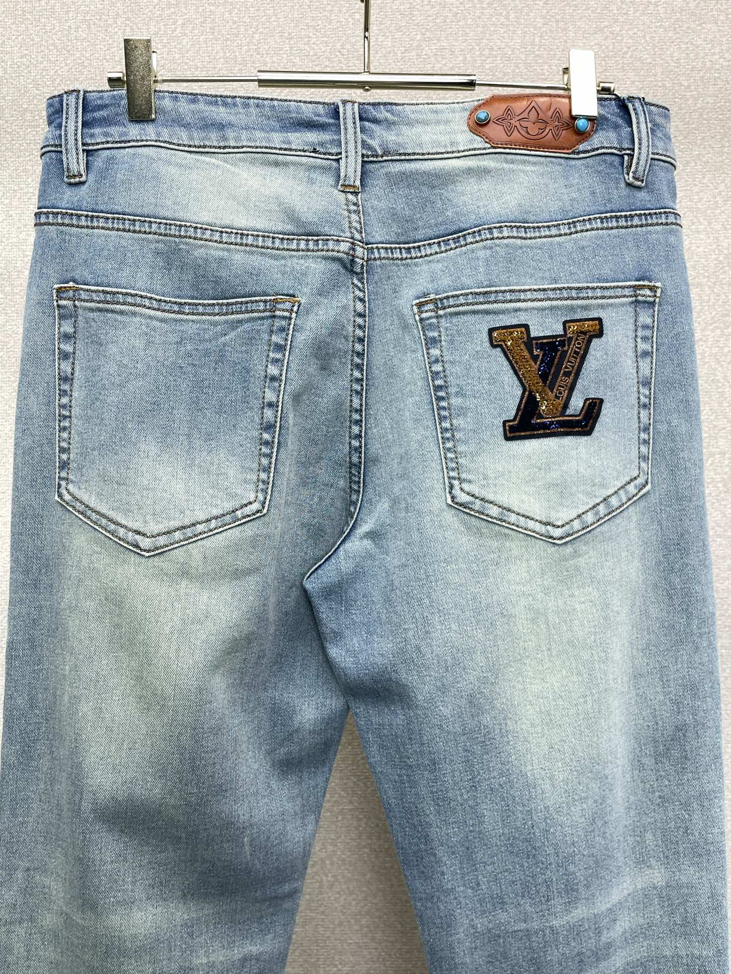 Louis Vuitton路易威登💥砸锅卖铁都要上的新款新款休闲牛仔裤👖高端版本！专柜定制面料 透气舒适度高，细节无可挑